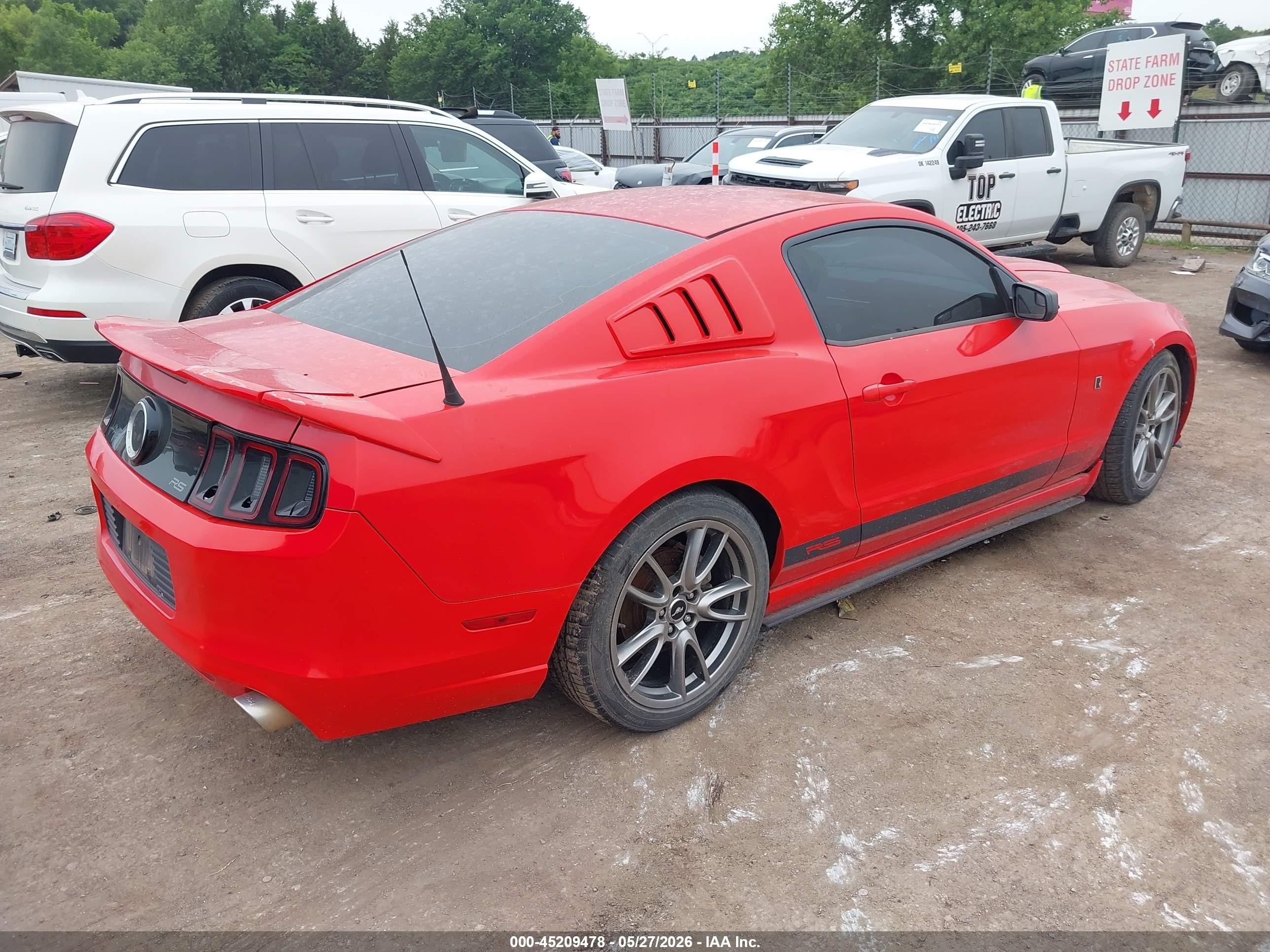 2014 Ford Mustang V6 Red vin: 1ZVBP8AM1E5300500