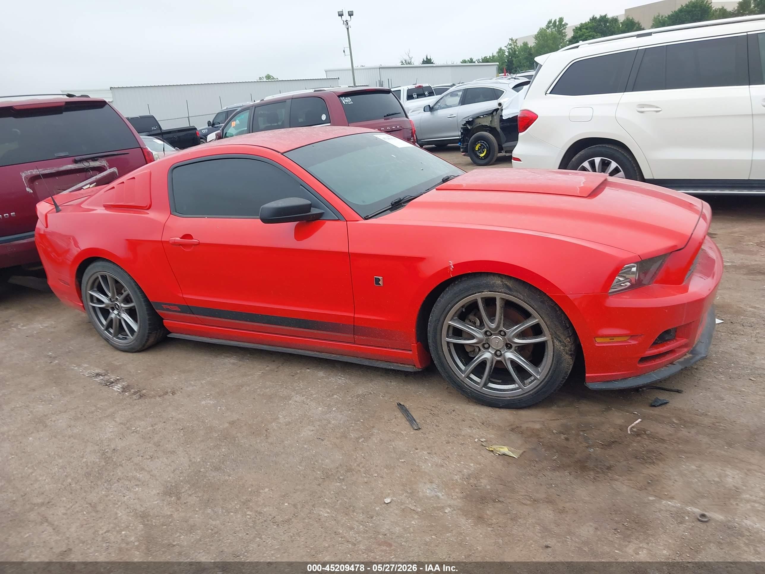 2014 Ford Mustang V6 Red vin: 1ZVBP8AM1E5300500