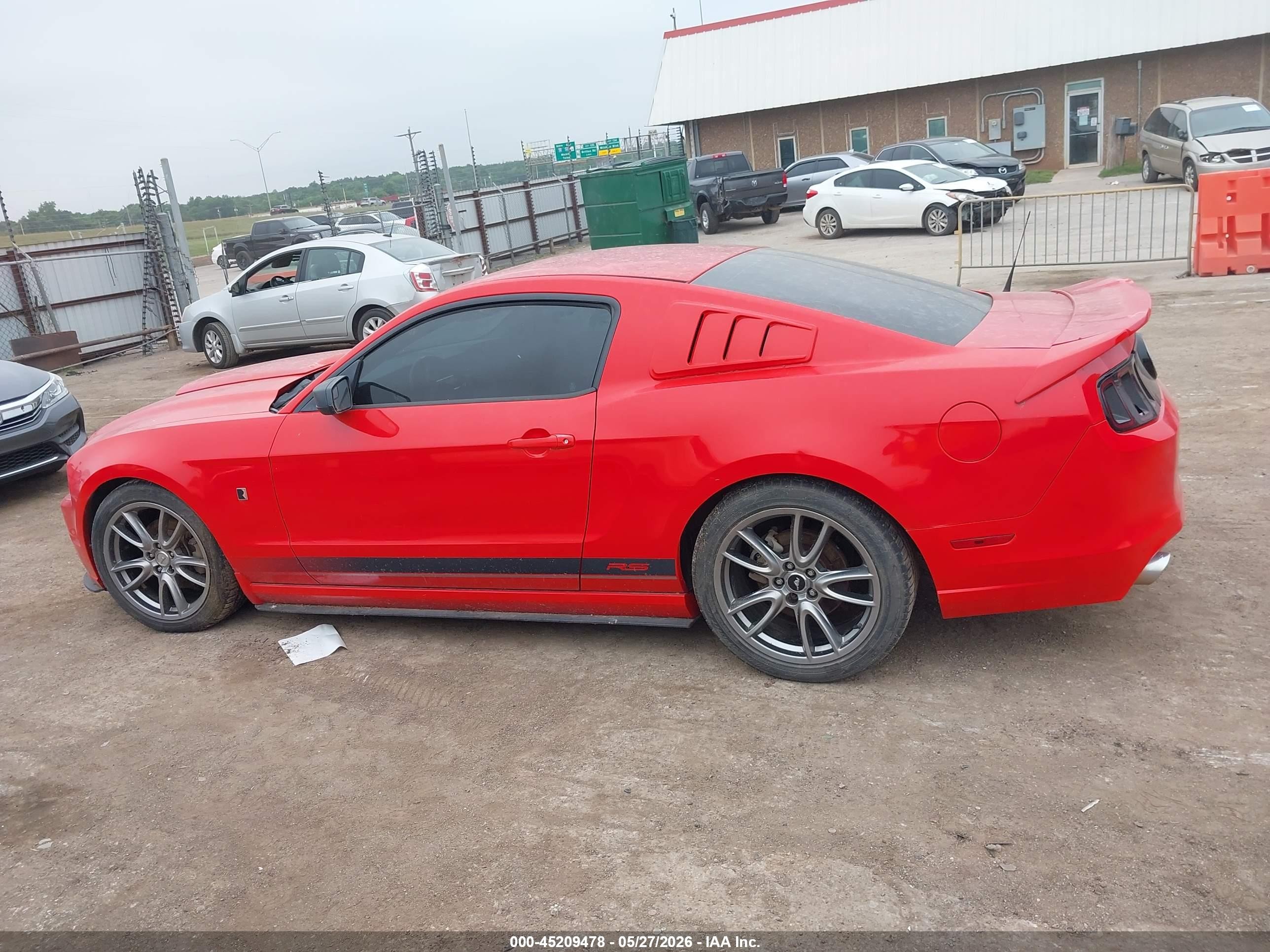 2014 Ford Mustang V6 Red vin: 1ZVBP8AM1E5300500