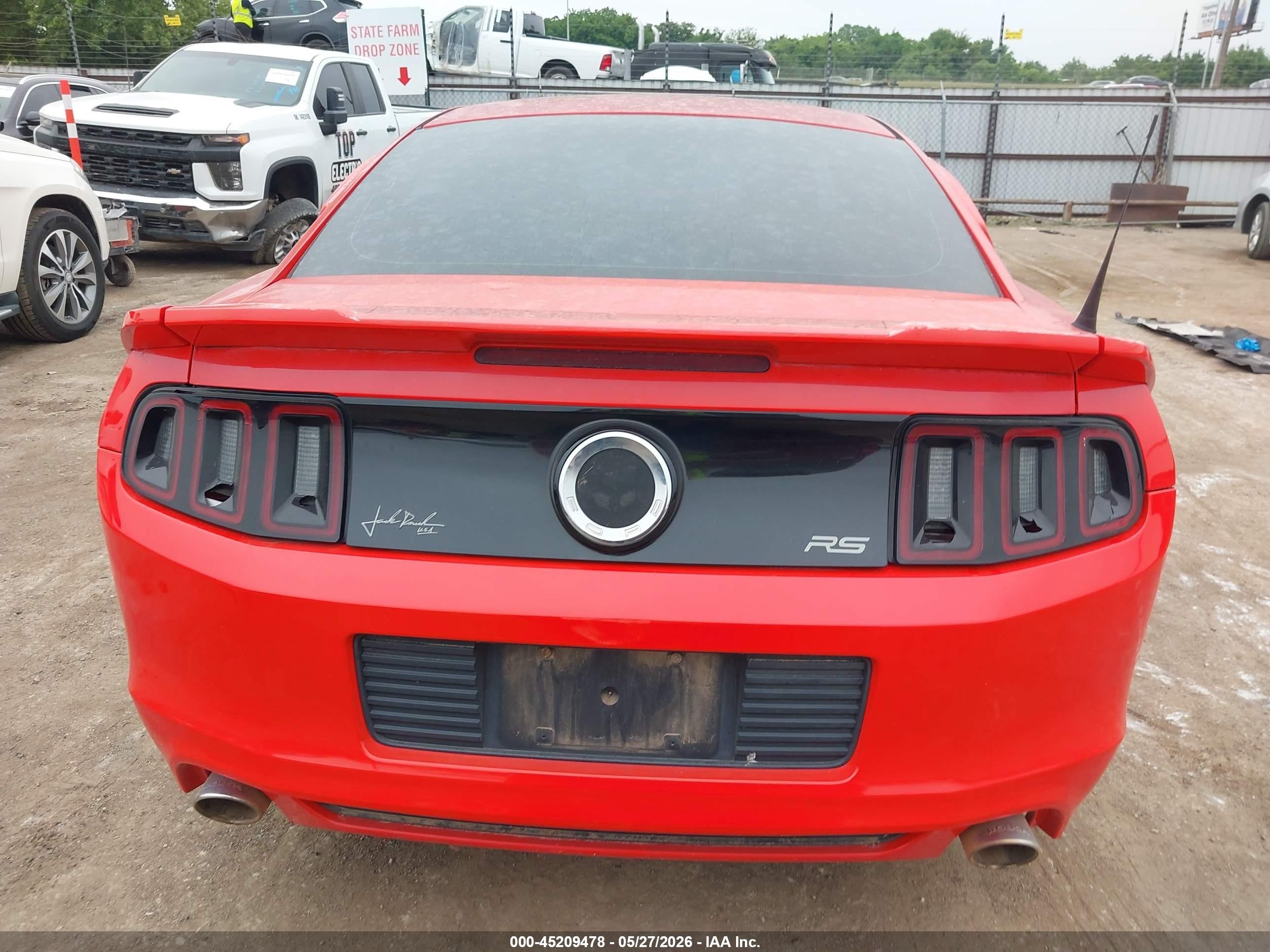 2014 Ford Mustang V6 Red vin: 1ZVBP8AM1E5300500