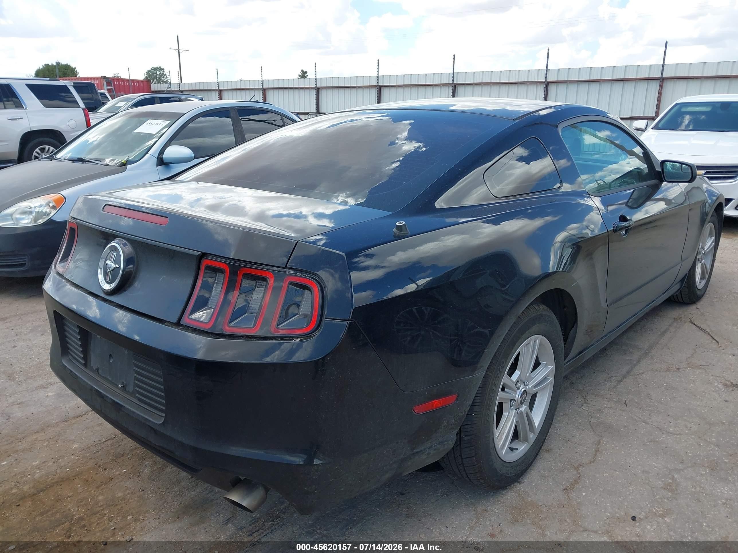 2014 Ford Mustang V6 Черный vin: 1ZVBP8AM1E5306555
