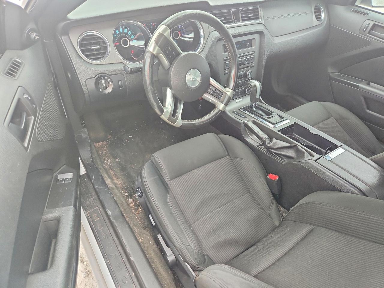 2014 Ford Mustang Белый vin: 1ZVBP8AM1E5313909