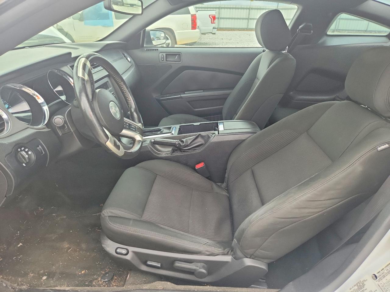 2014 Ford Mustang Белый vin: 1ZVBP8AM1E5313909