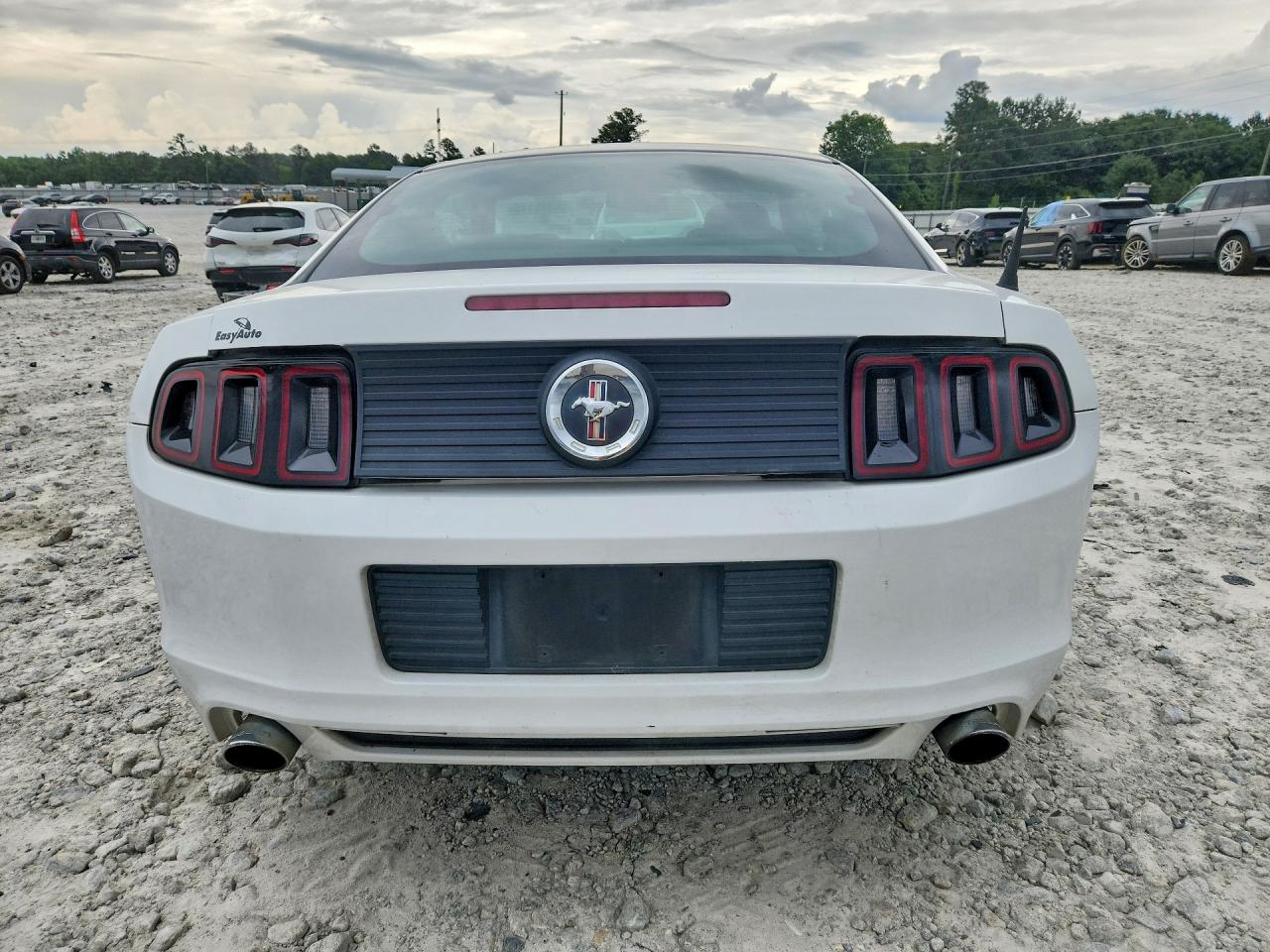 2014 Ford Mustang Белый vin: 1ZVBP8AM1E5313909