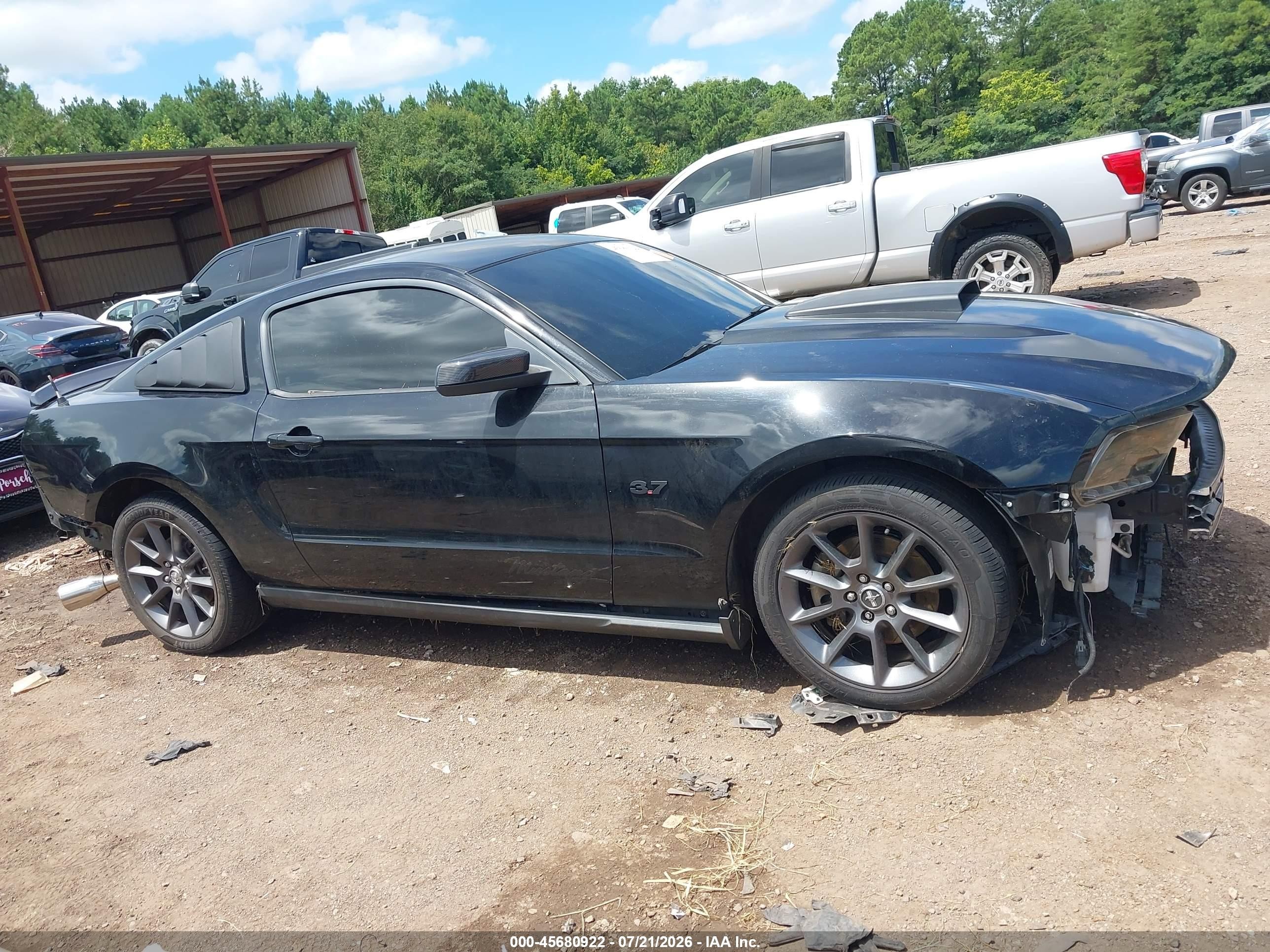 2011 Ford Mustang V6 Premium Черный vin: 1ZVBP8AM2B5117019