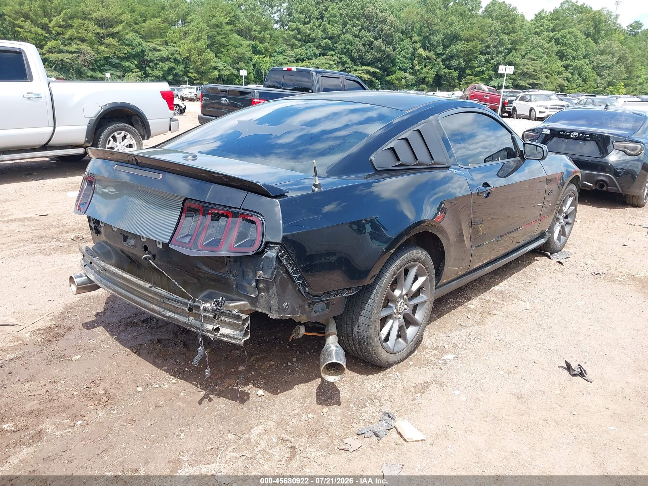 2011 Ford Mustang V6 Premium Черный vin: 1ZVBP8AM2B5117019