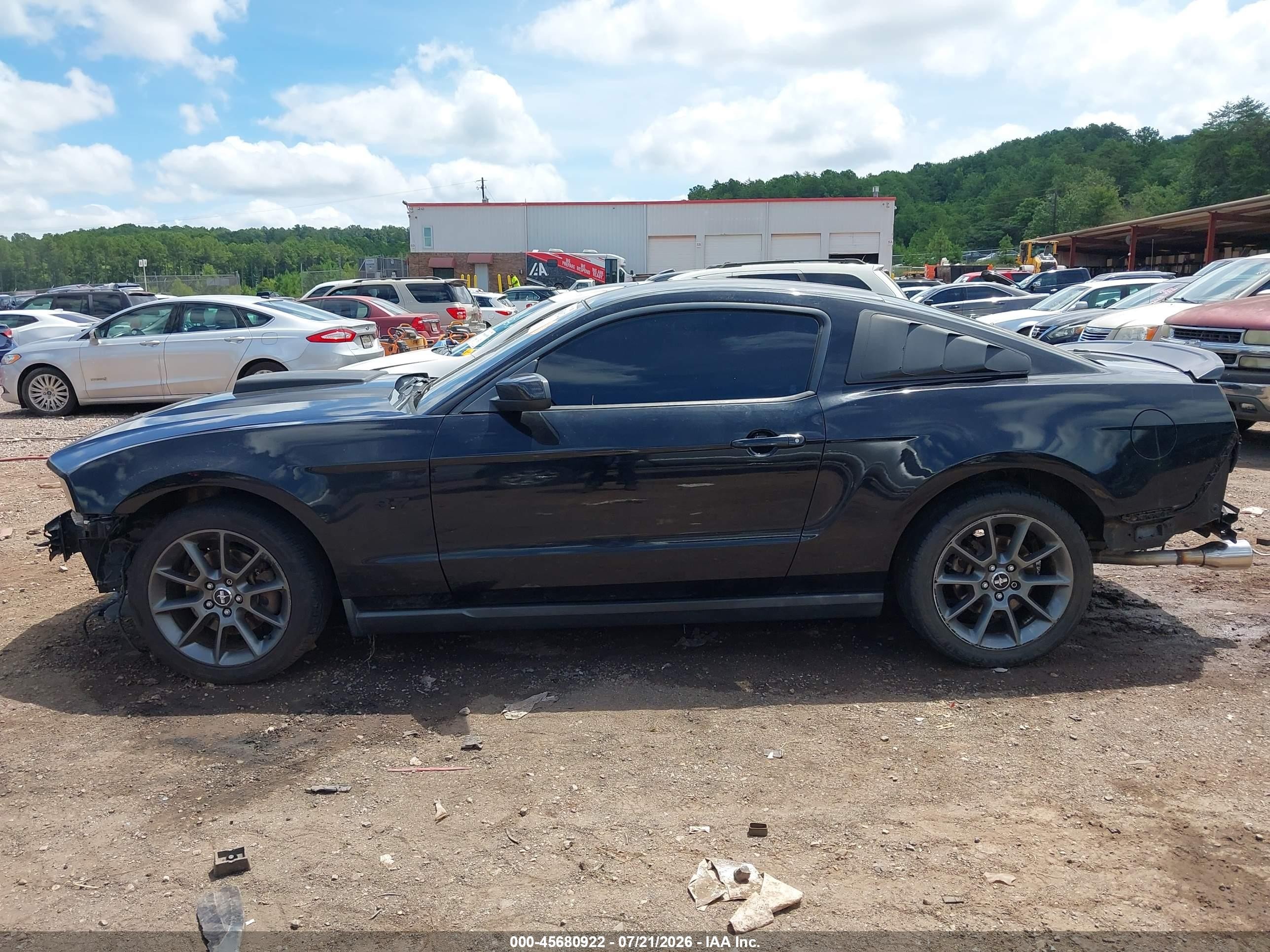 2011 Ford Mustang V6 Premium Черный vin: 1ZVBP8AM2B5117019