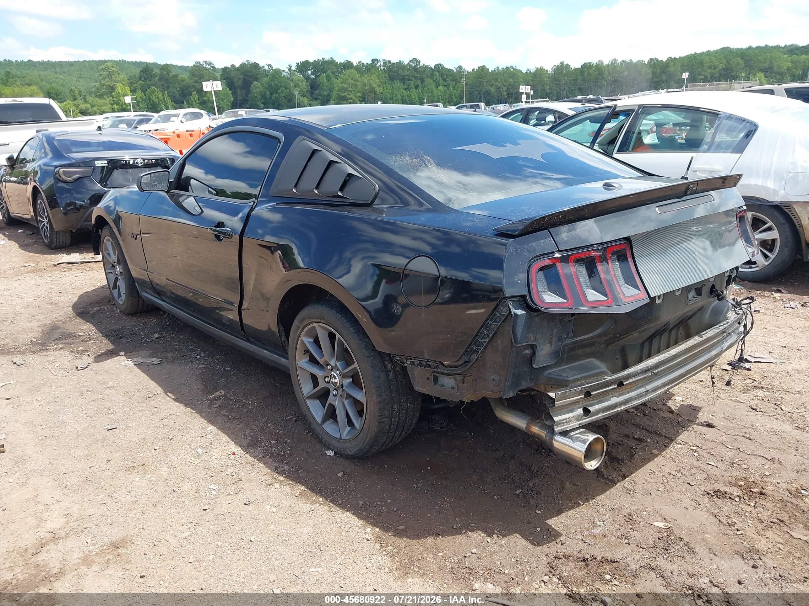 2011 Ford Mustang V6 Premium Черный vin: 1ZVBP8AM2B5117019