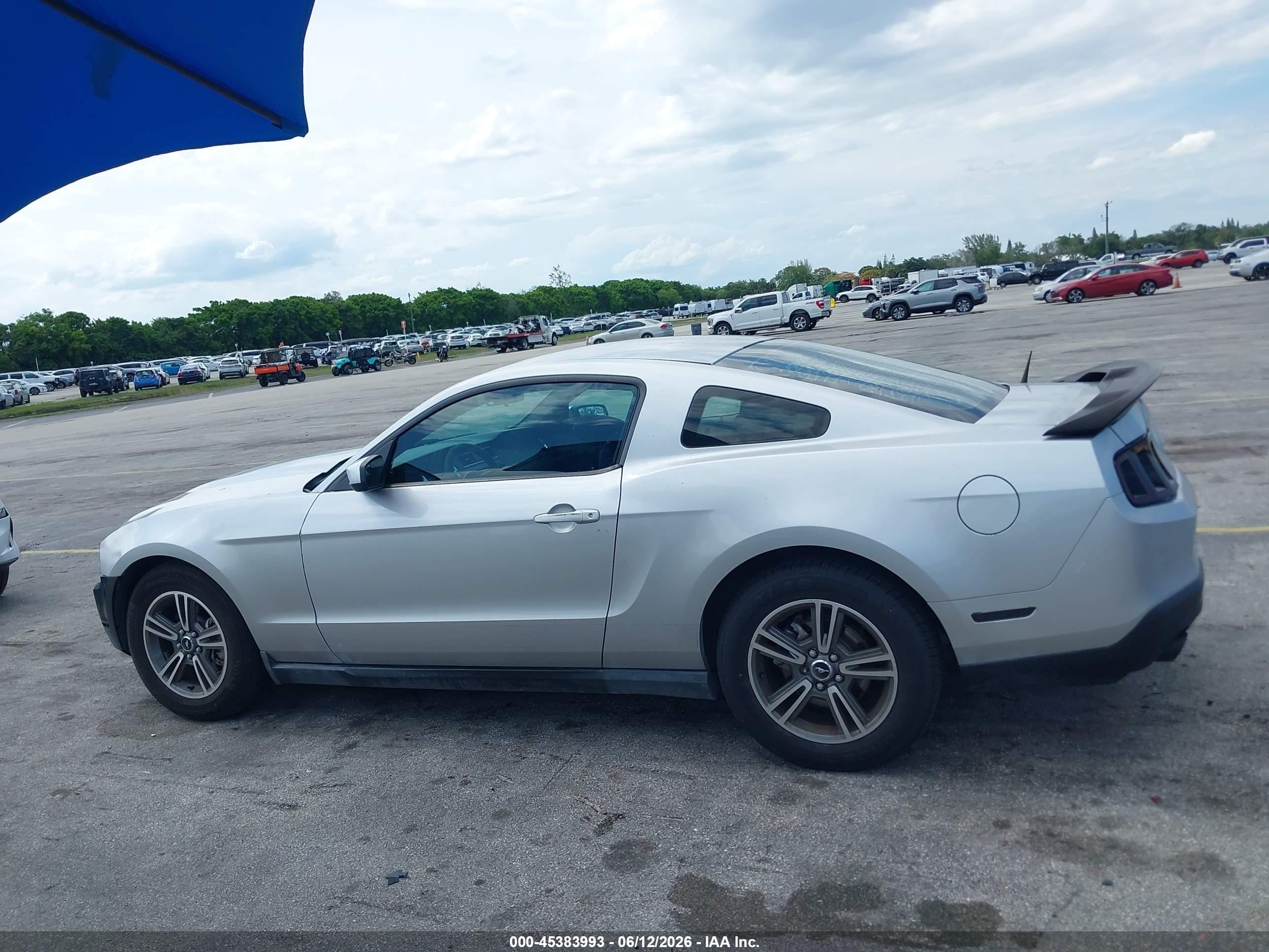 2011 Ford Mustang V6 Silver vin: 1ZVBP8AM2B5138517
