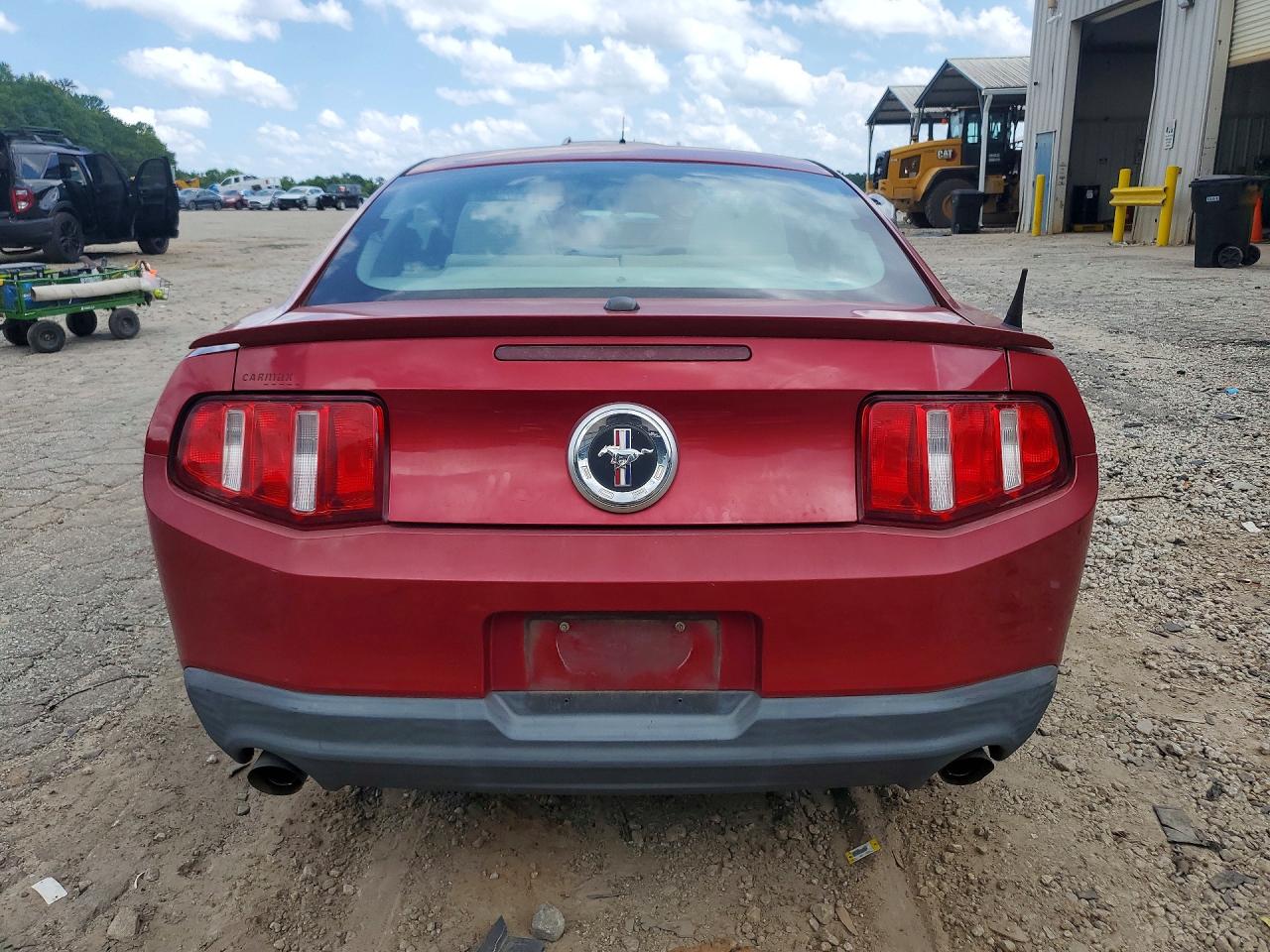 2011 Ford Mustang Red vin: 1ZVBP8AM2B5144575