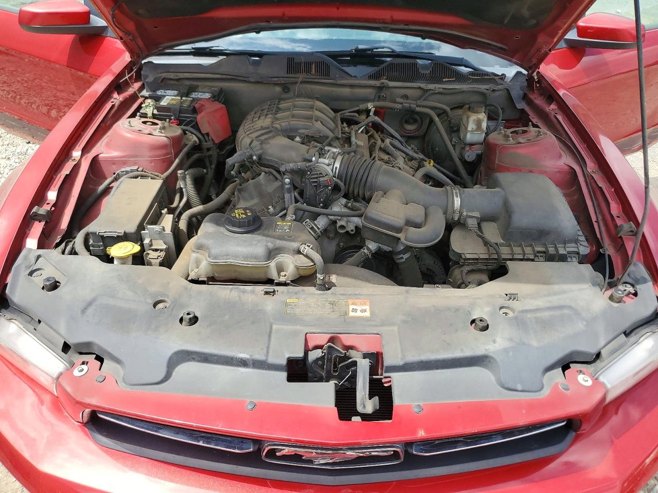 2011 Ford Mustang Red vin: 1ZVBP8AM2B5144575