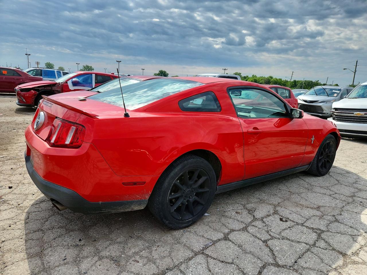 2011 Ford Mustang Red vin: 1ZVBP8AM2B5151025