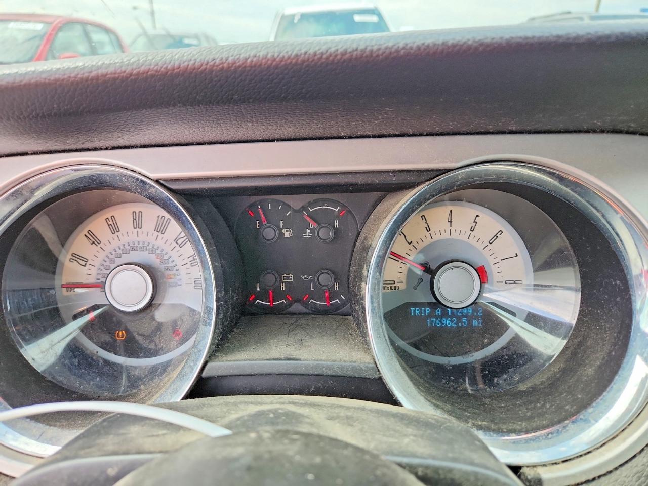 2011 Ford Mustang Red vin: 1ZVBP8AM2B5151025
