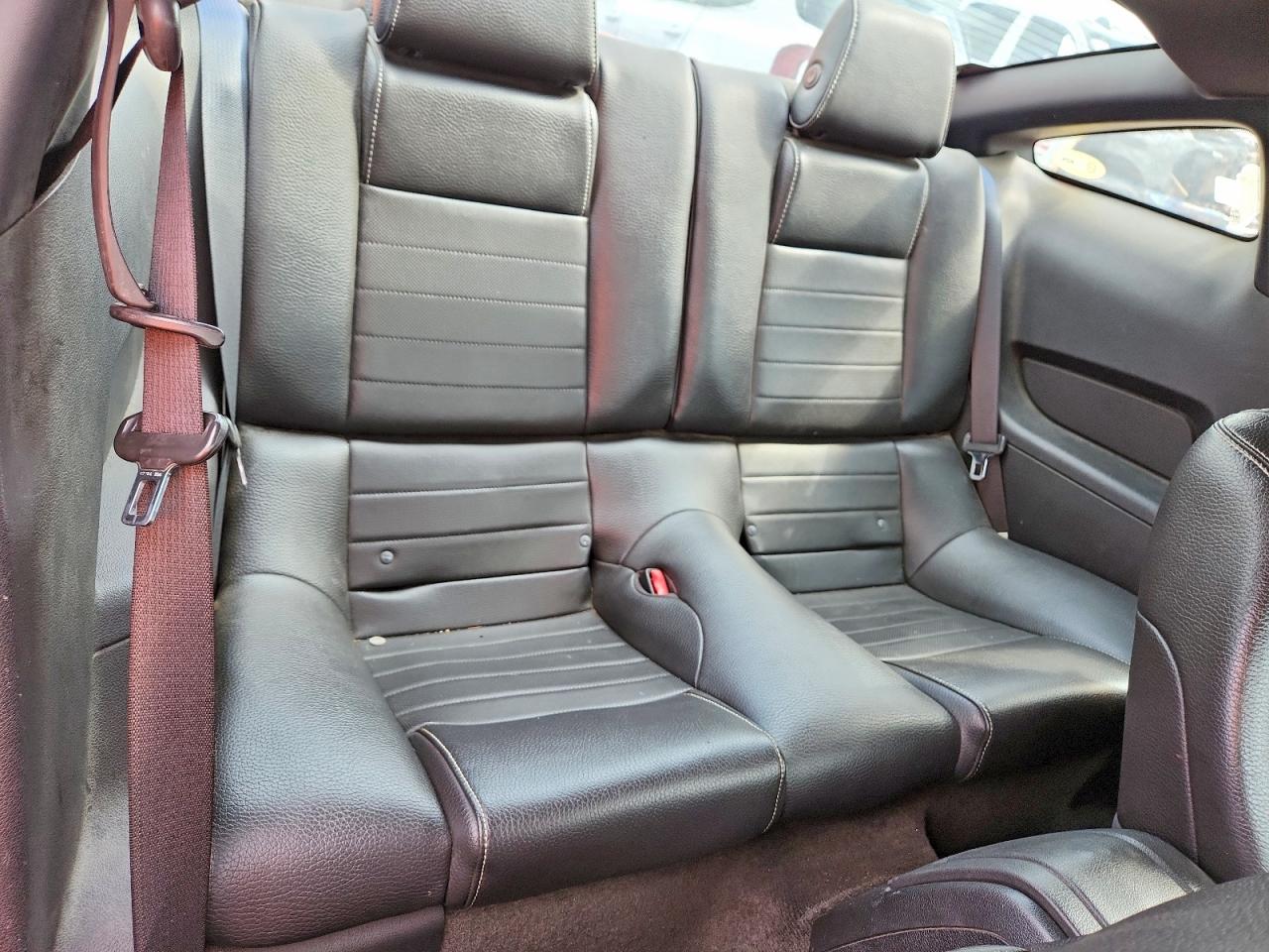 2011 Ford Mustang Red vin: 1ZVBP8AM2B5151025