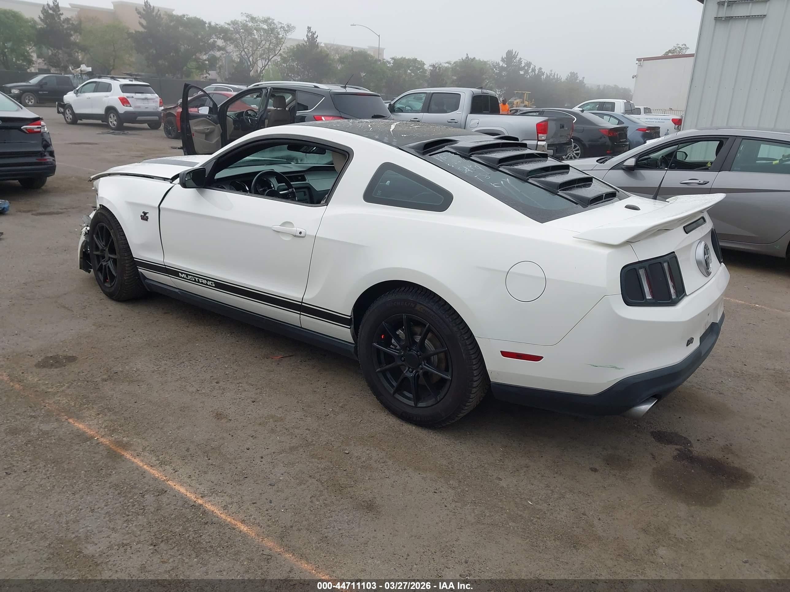 2012 Ford Mustang V6 Premium White vin: 1ZVBP8AM2C5212231