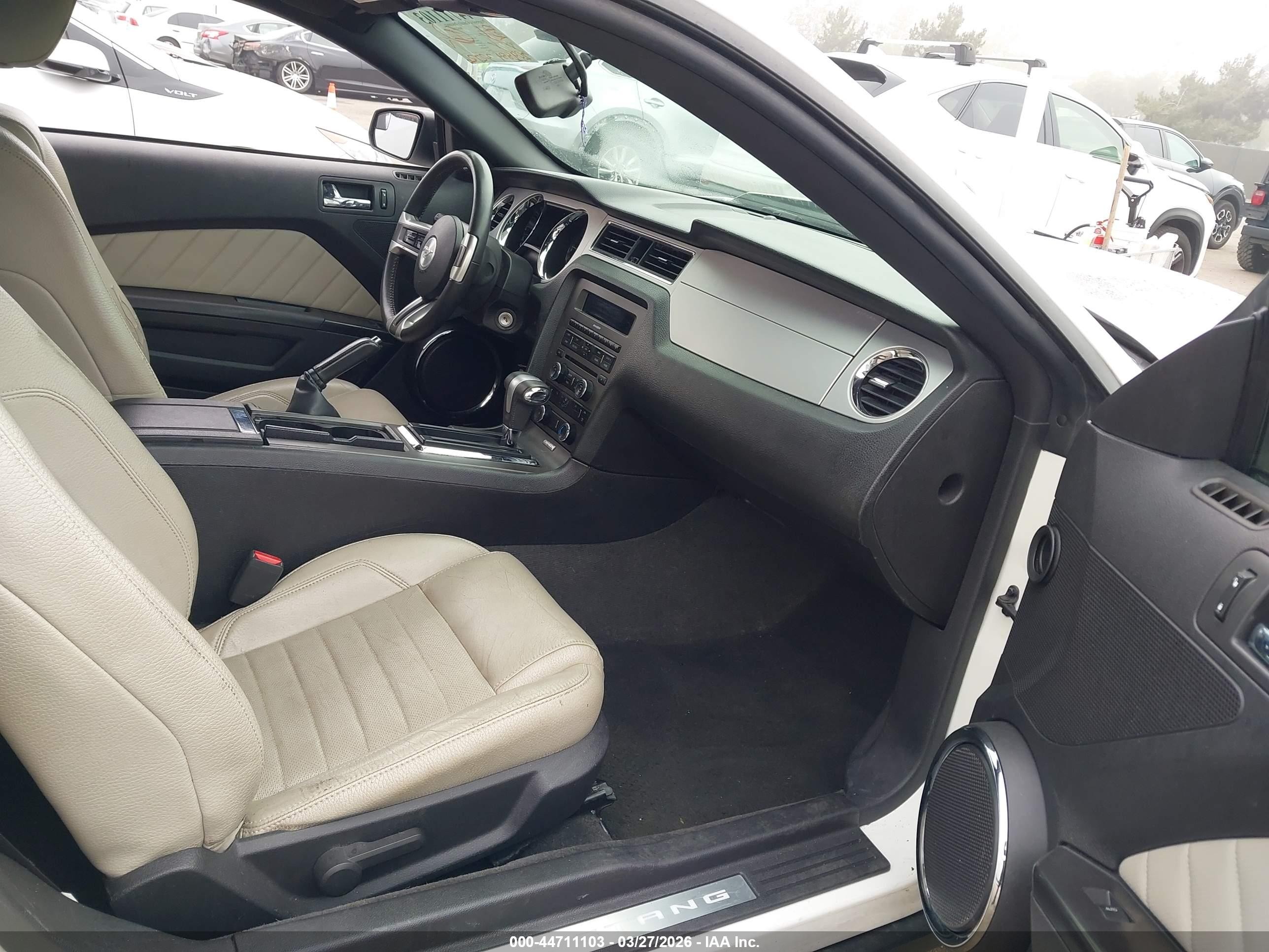 2012 Ford Mustang V6 Premium White vin: 1ZVBP8AM2C5212231