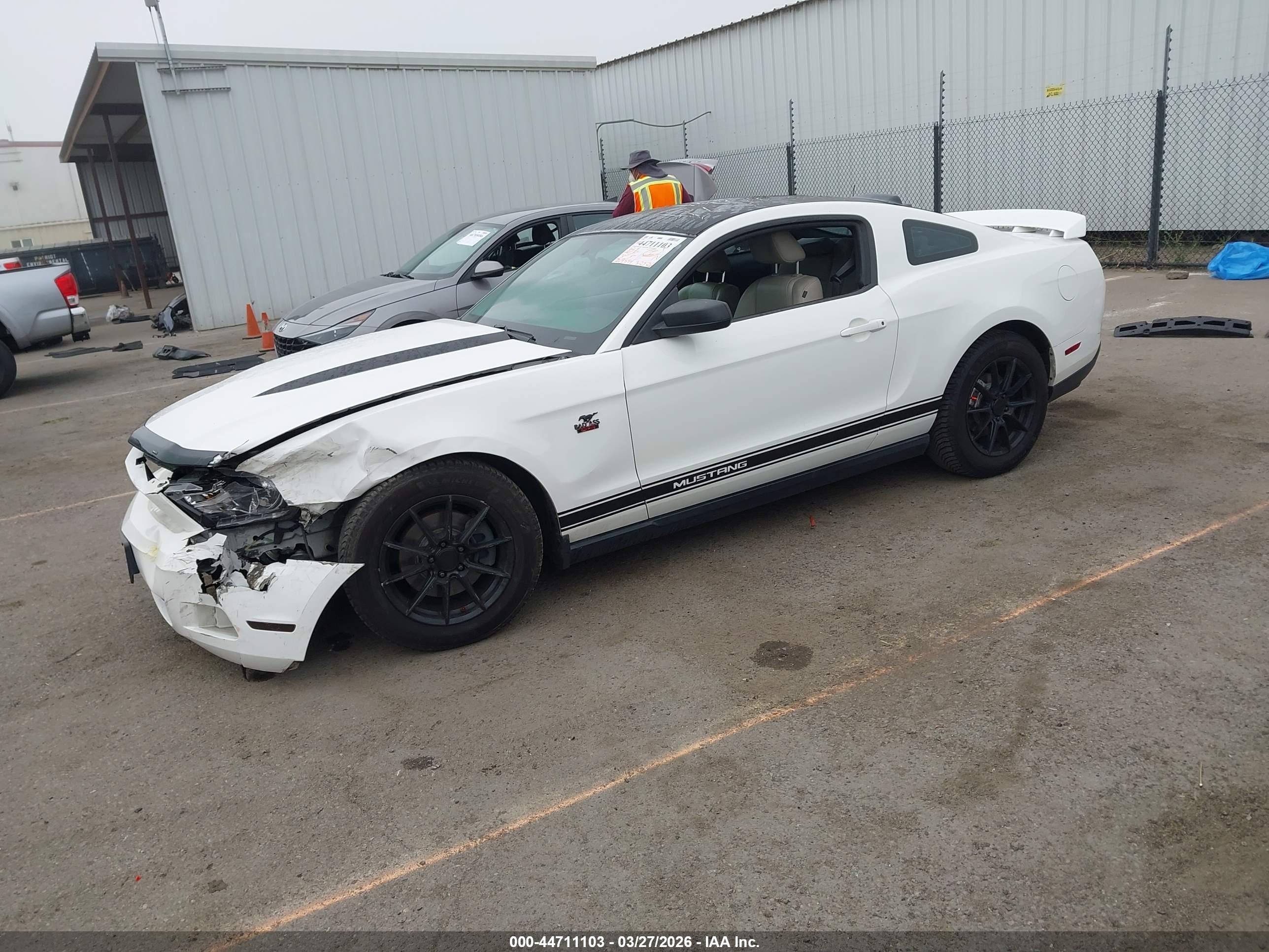 2012 Ford Mustang V6 Premium White vin: 1ZVBP8AM2C5212231