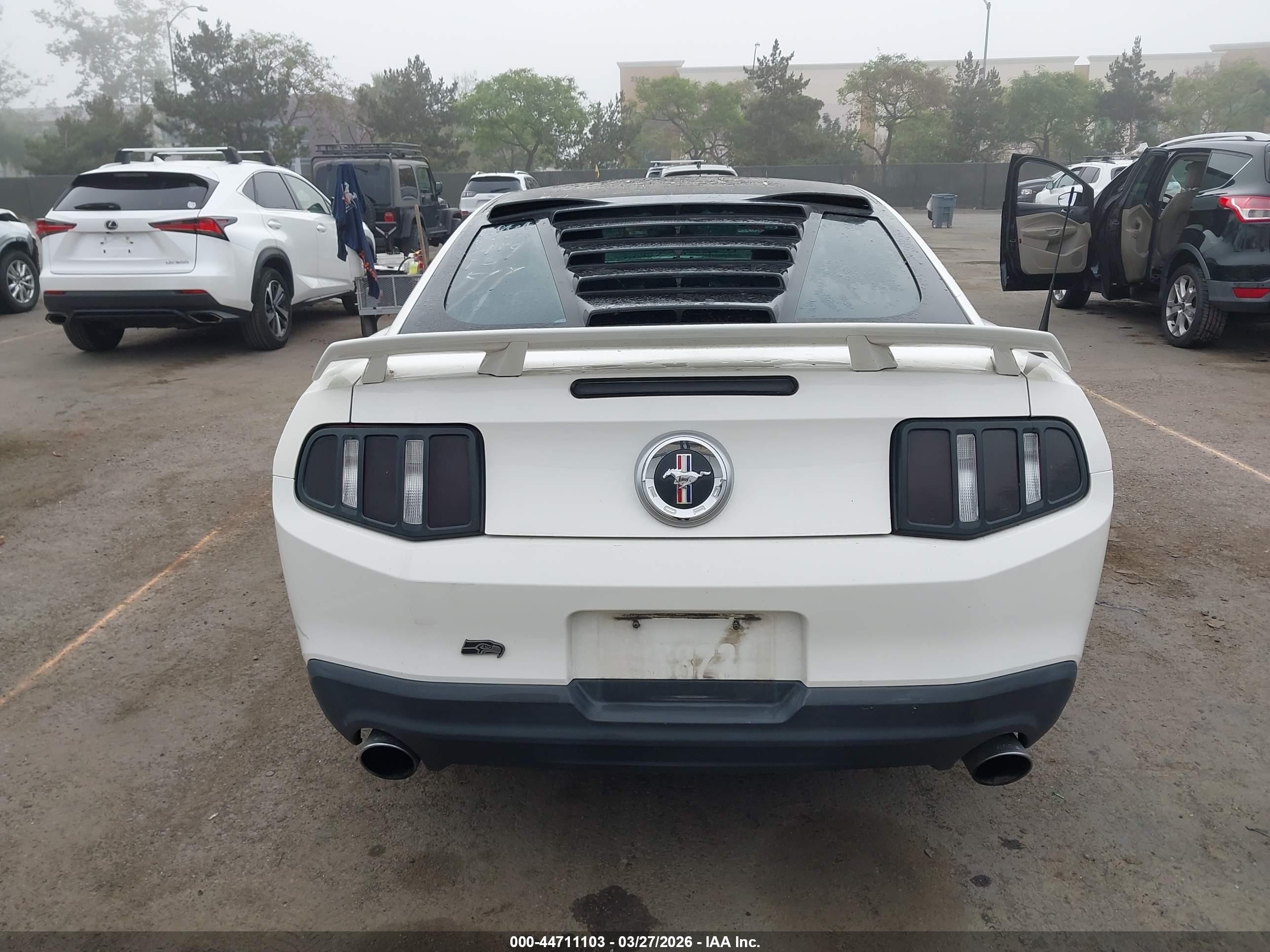 2012 Ford Mustang V6 Premium White vin: 1ZVBP8AM2C5212231