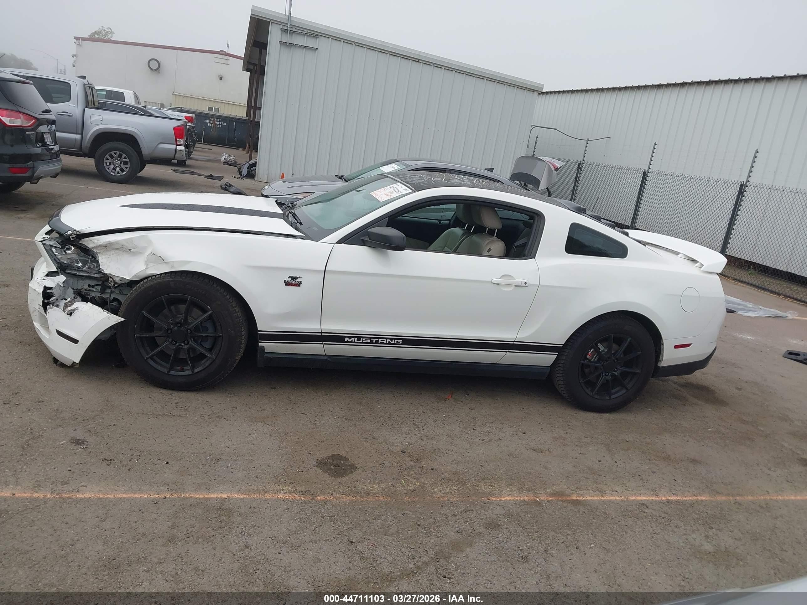 2012 Ford Mustang V6 Premium White vin: 1ZVBP8AM2C5212231