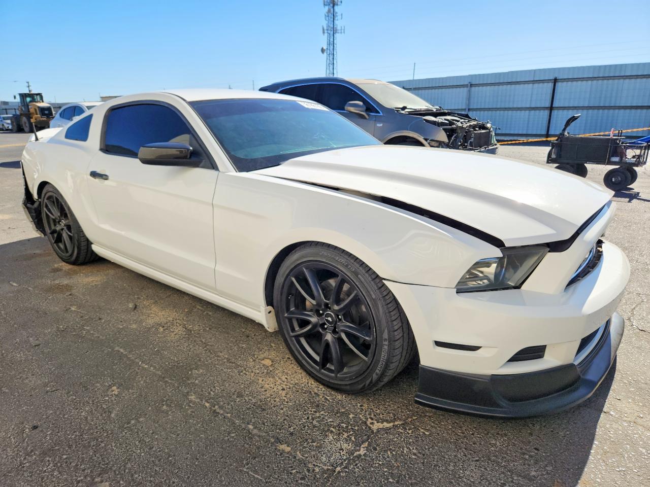 2013 Ford Mustang White vin: 1ZVBP8AM2D5227233