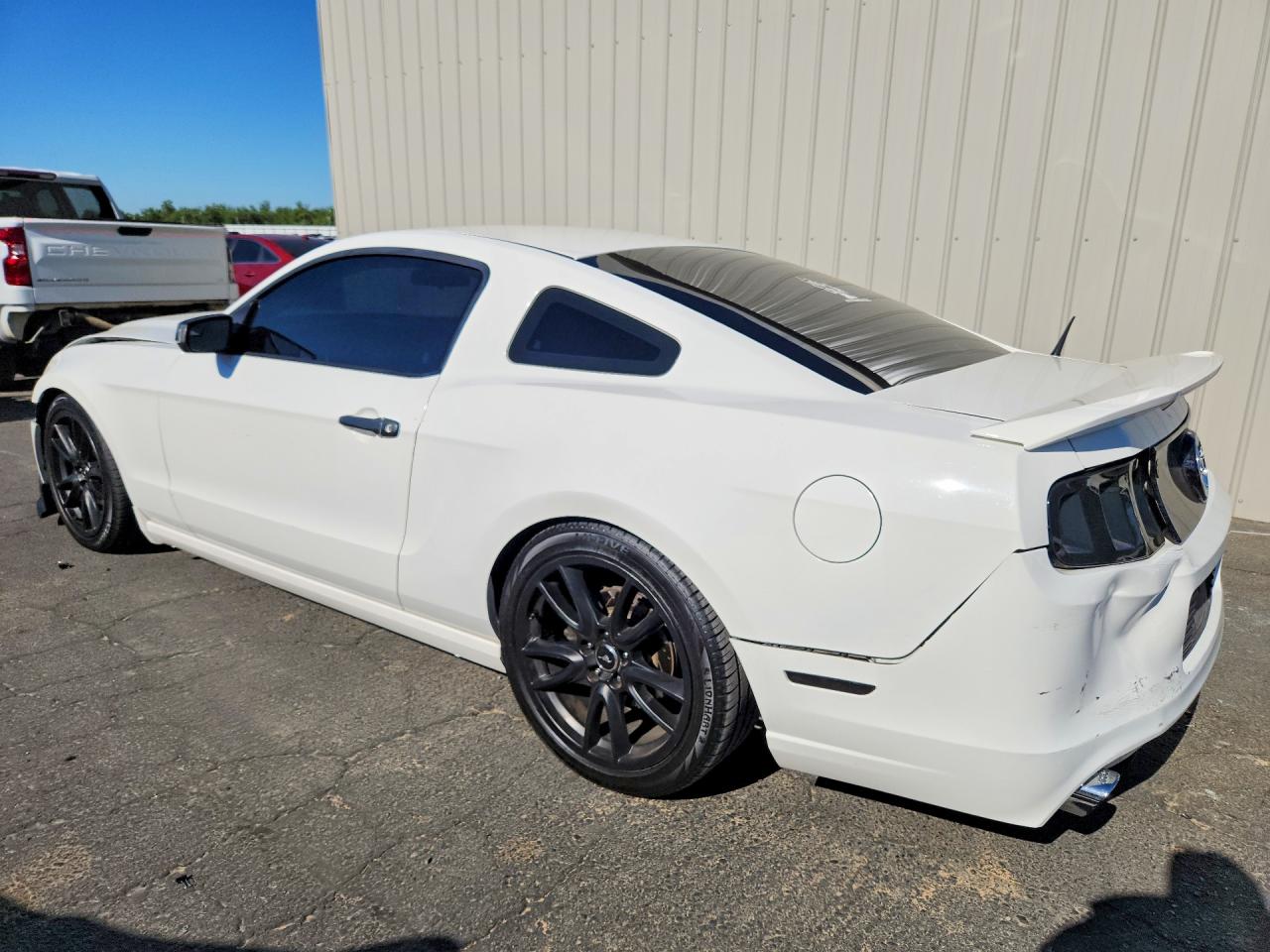 2013 Ford Mustang White vin: 1ZVBP8AM2D5227233