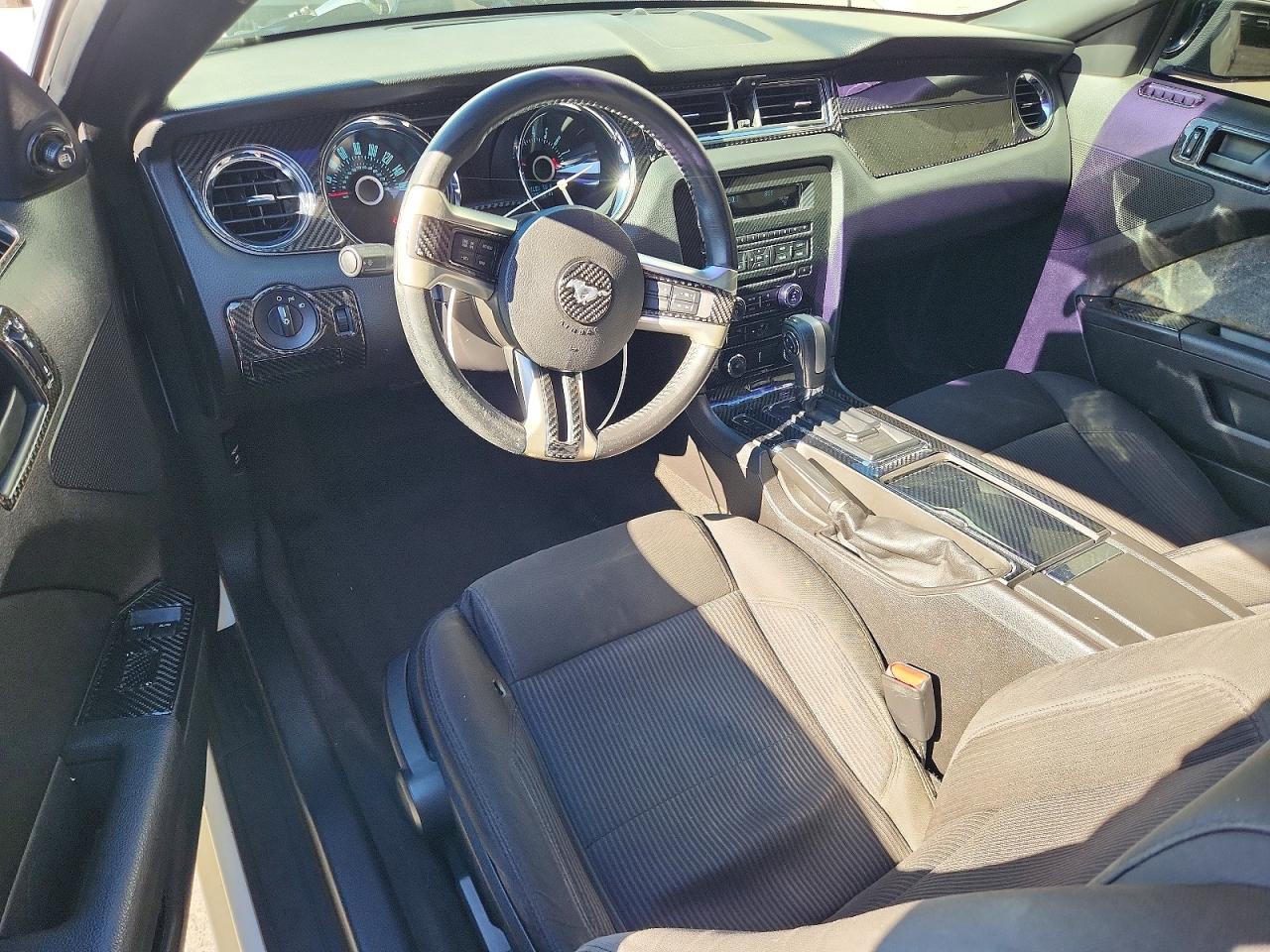 2013 Ford Mustang White vin: 1ZVBP8AM2D5227233