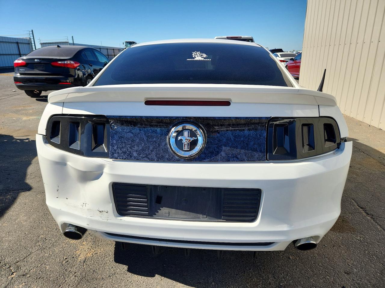 2013 Ford Mustang White vin: 1ZVBP8AM2D5227233