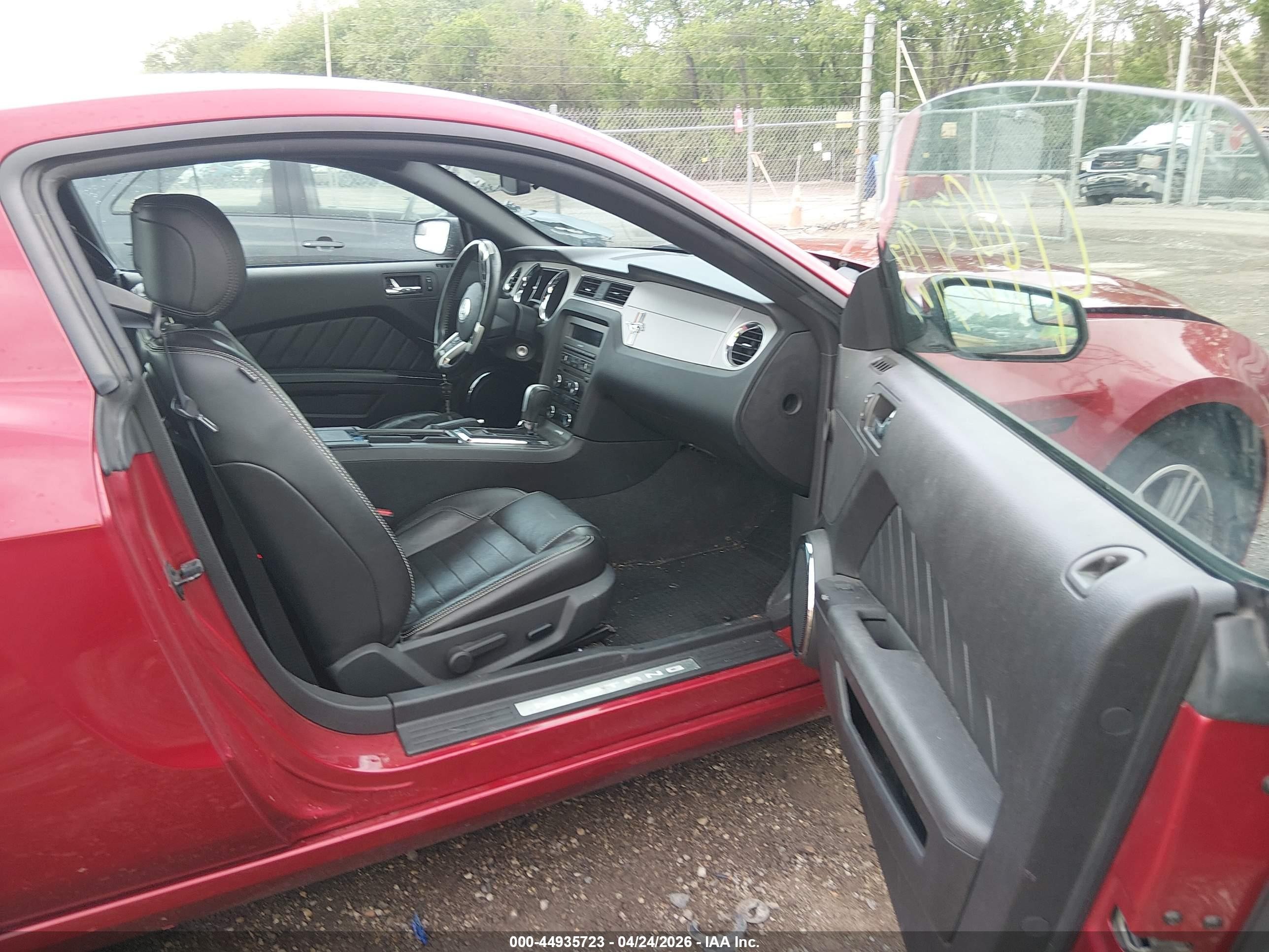 2013 Ford Mustang V6 Premium Red vin: 1ZVBP8AM2D5231671