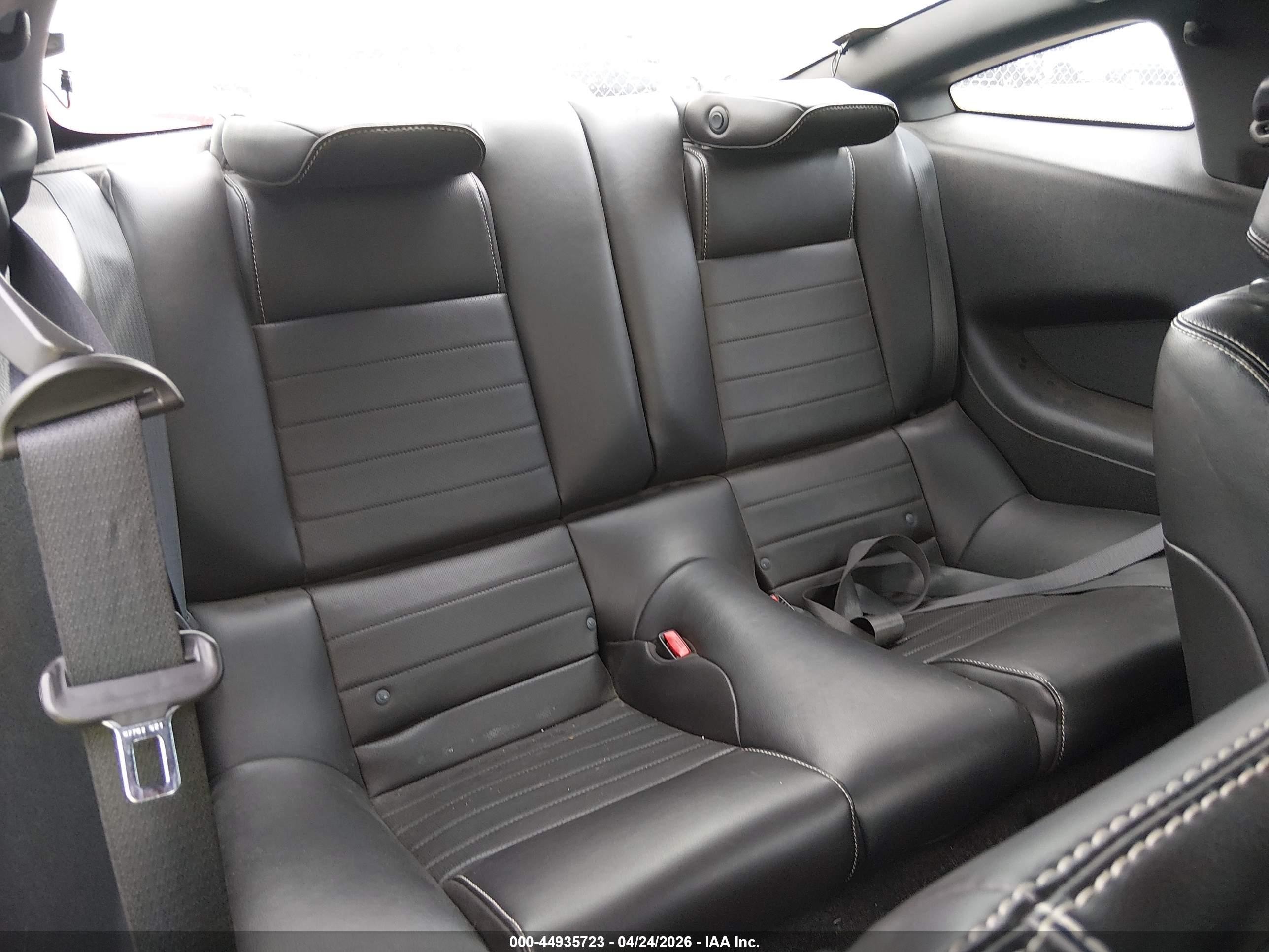 2013 Ford Mustang V6 Premium Red vin: 1ZVBP8AM2D5231671