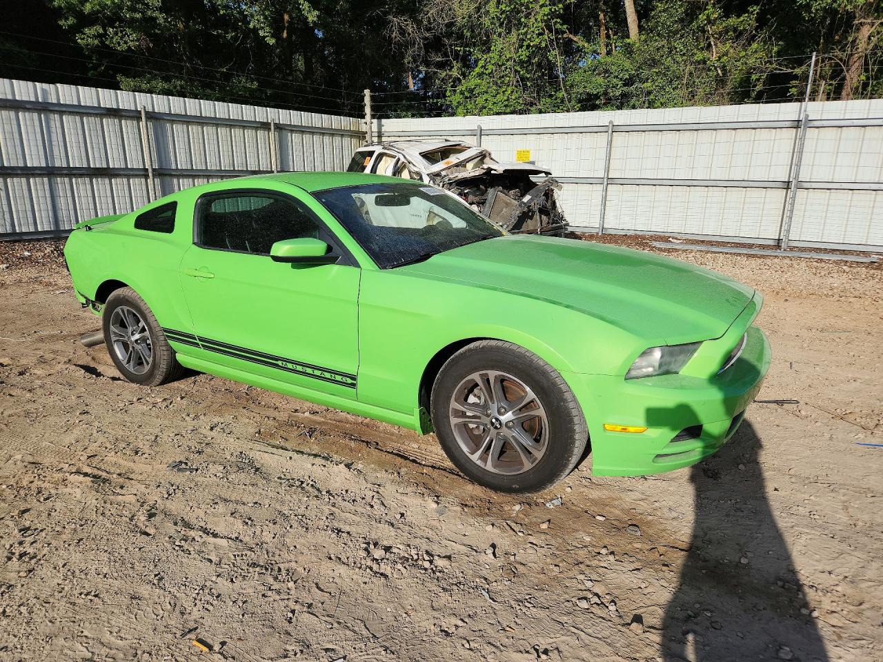 2014 Ford Mustang Зеленый vin: 1ZVBP8AM2E5202107