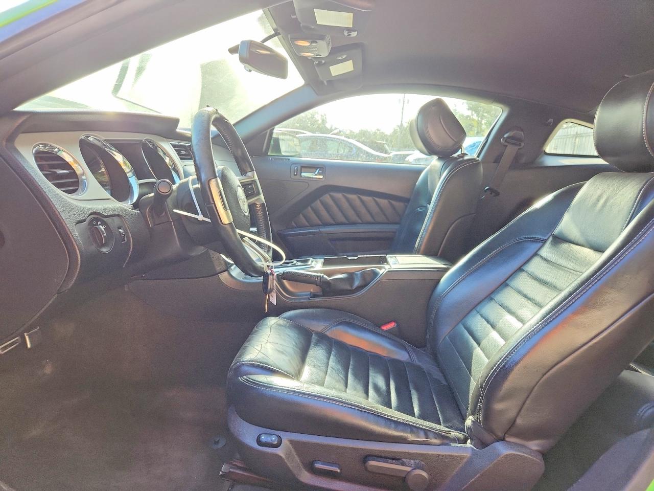 2014 Ford Mustang Зеленый vin: 1ZVBP8AM2E5202107