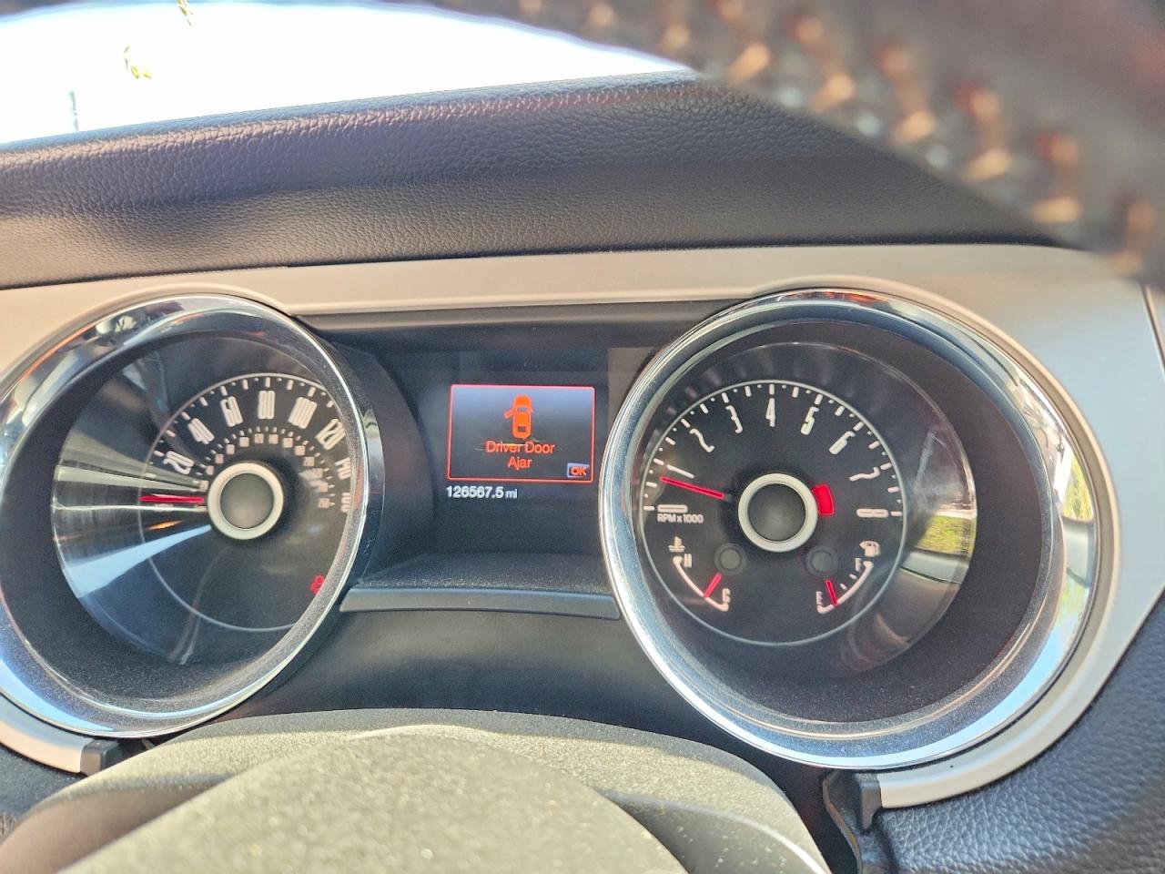 2014 Ford Mustang Зеленый vin: 1ZVBP8AM2E5202107