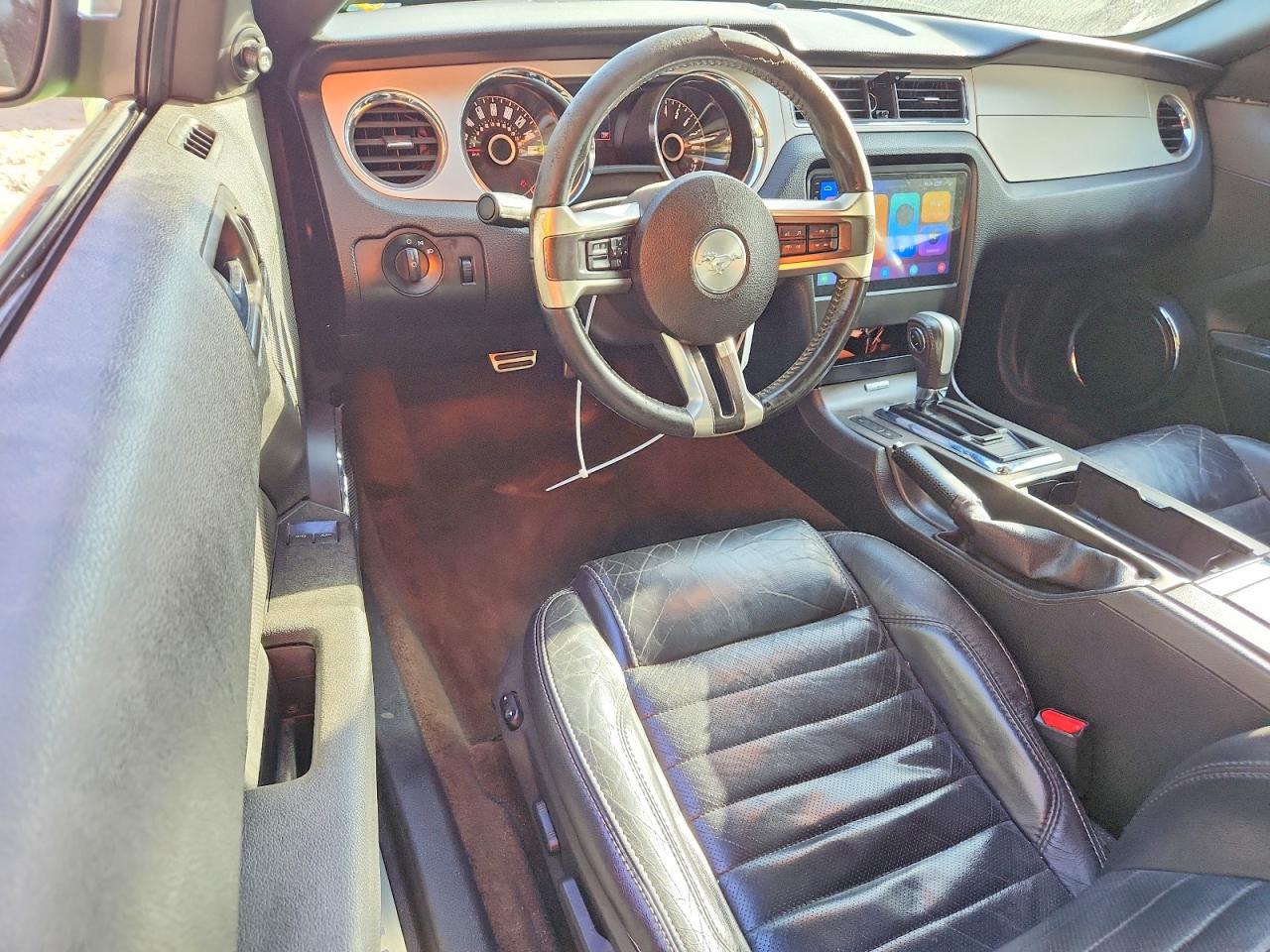 2014 Ford Mustang Зеленый vin: 1ZVBP8AM2E5202107