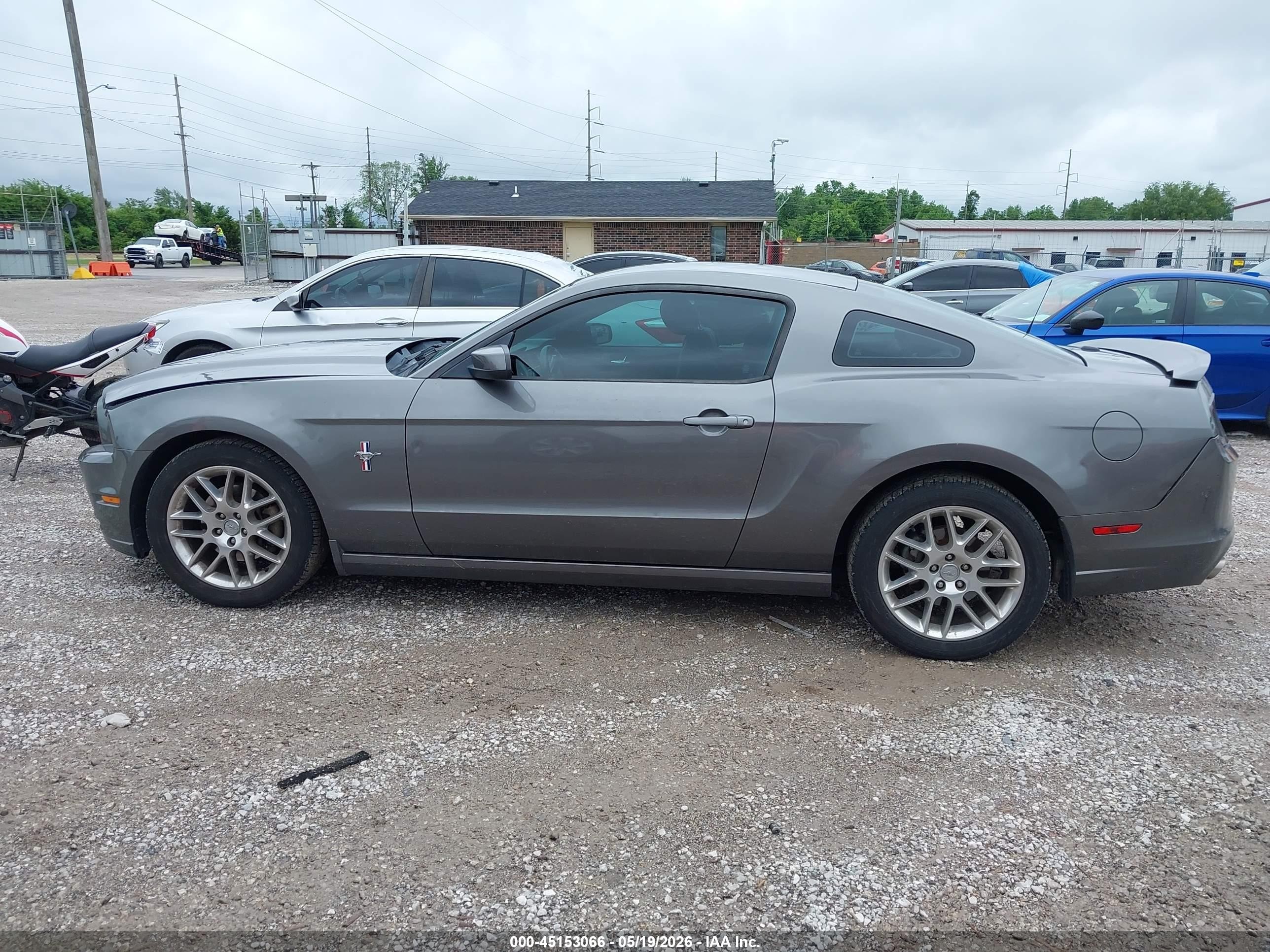 2014 Ford Mustang V6 Premium Gray vin: 1ZVBP8AM2E5218808