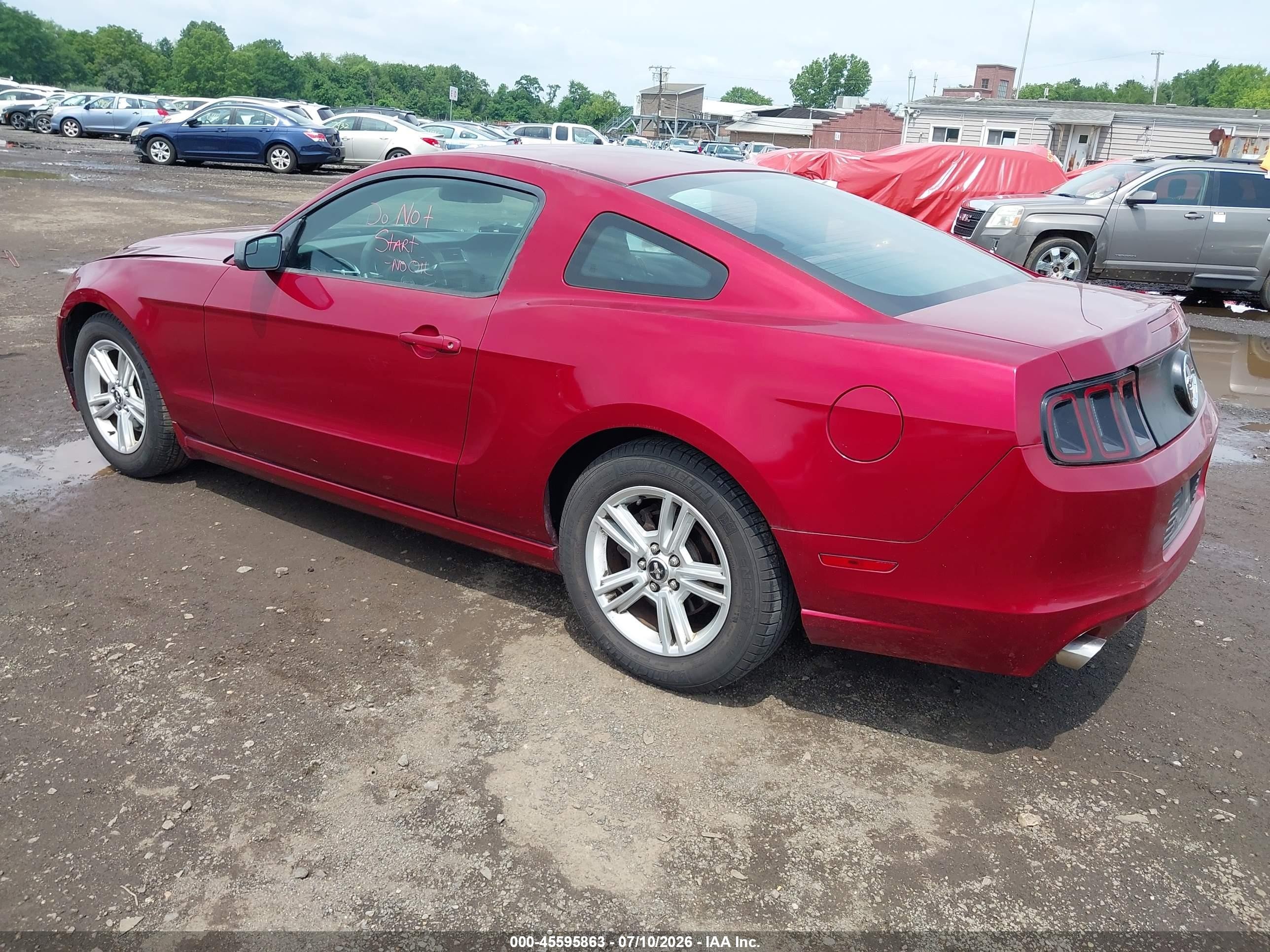 2014 Ford Mustang V6 Red vin: 1ZVBP8AM2E5220879