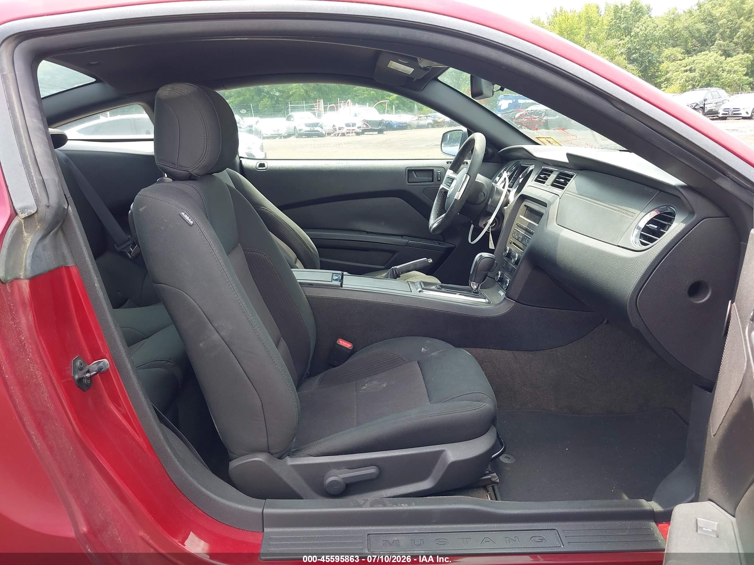 2014 Ford Mustang V6 Red vin: 1ZVBP8AM2E5220879