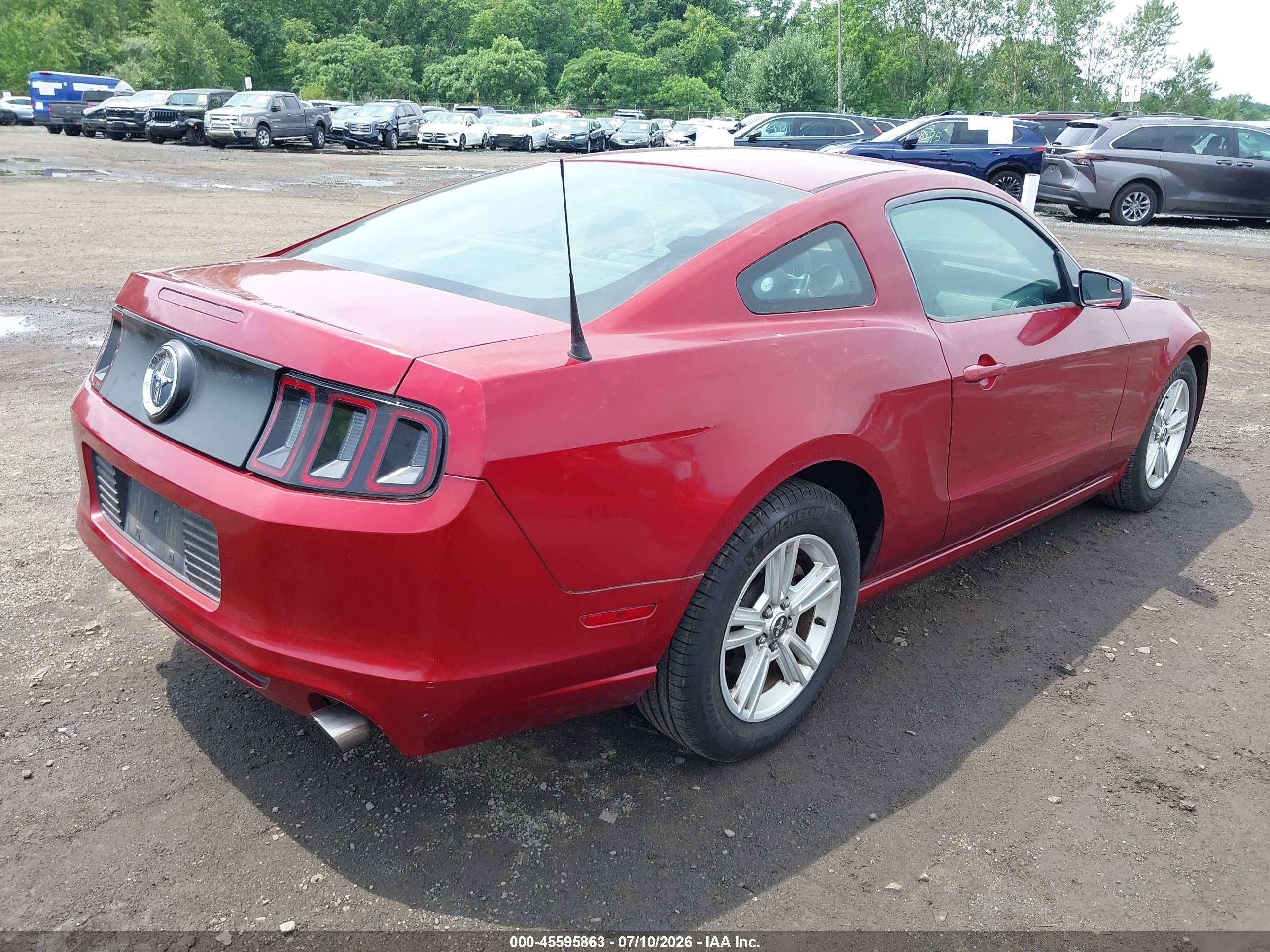 2014 Ford Mustang V6 Red vin: 1ZVBP8AM2E5220879