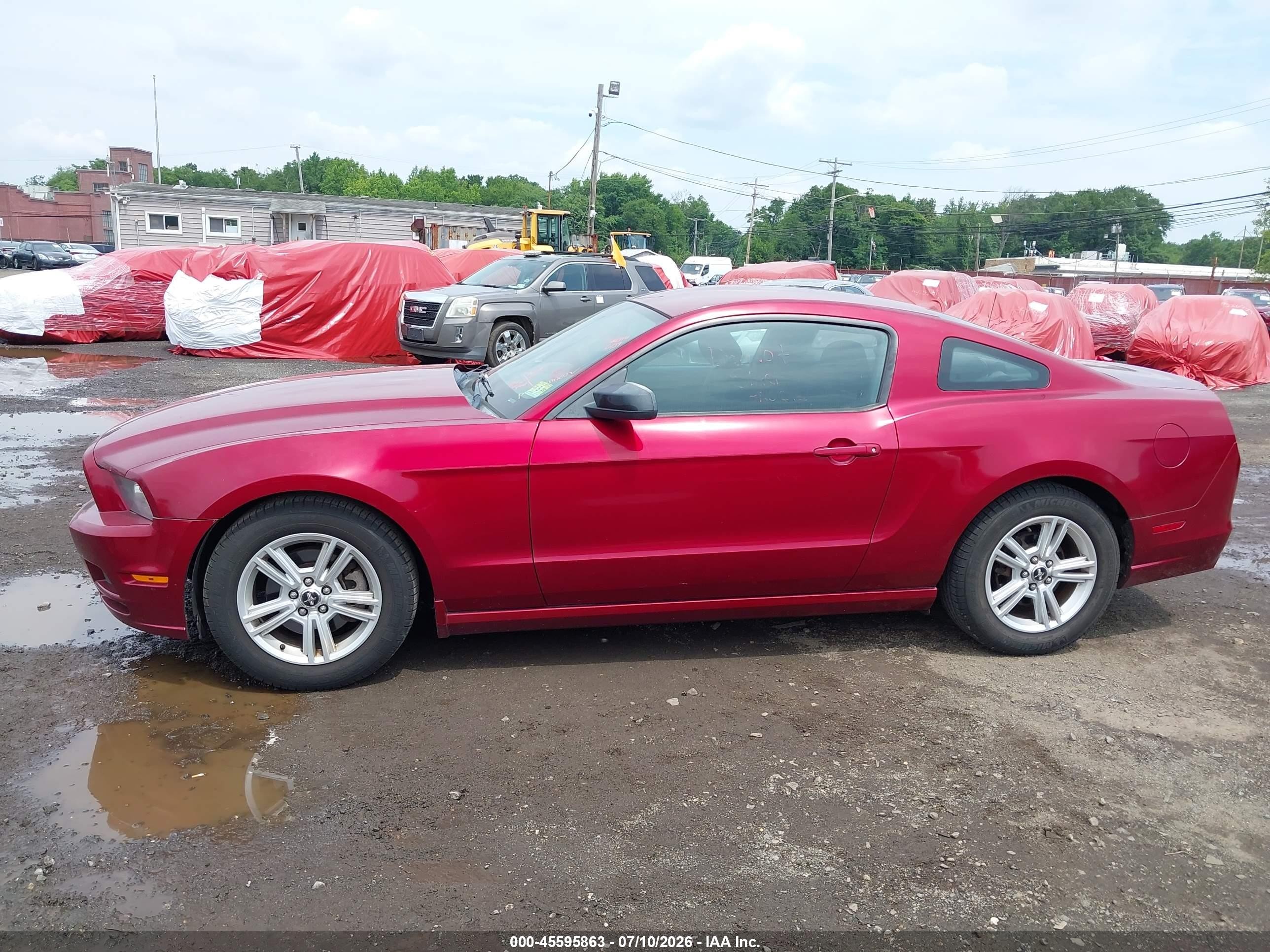 2014 Ford Mustang V6 Red vin: 1ZVBP8AM2E5220879