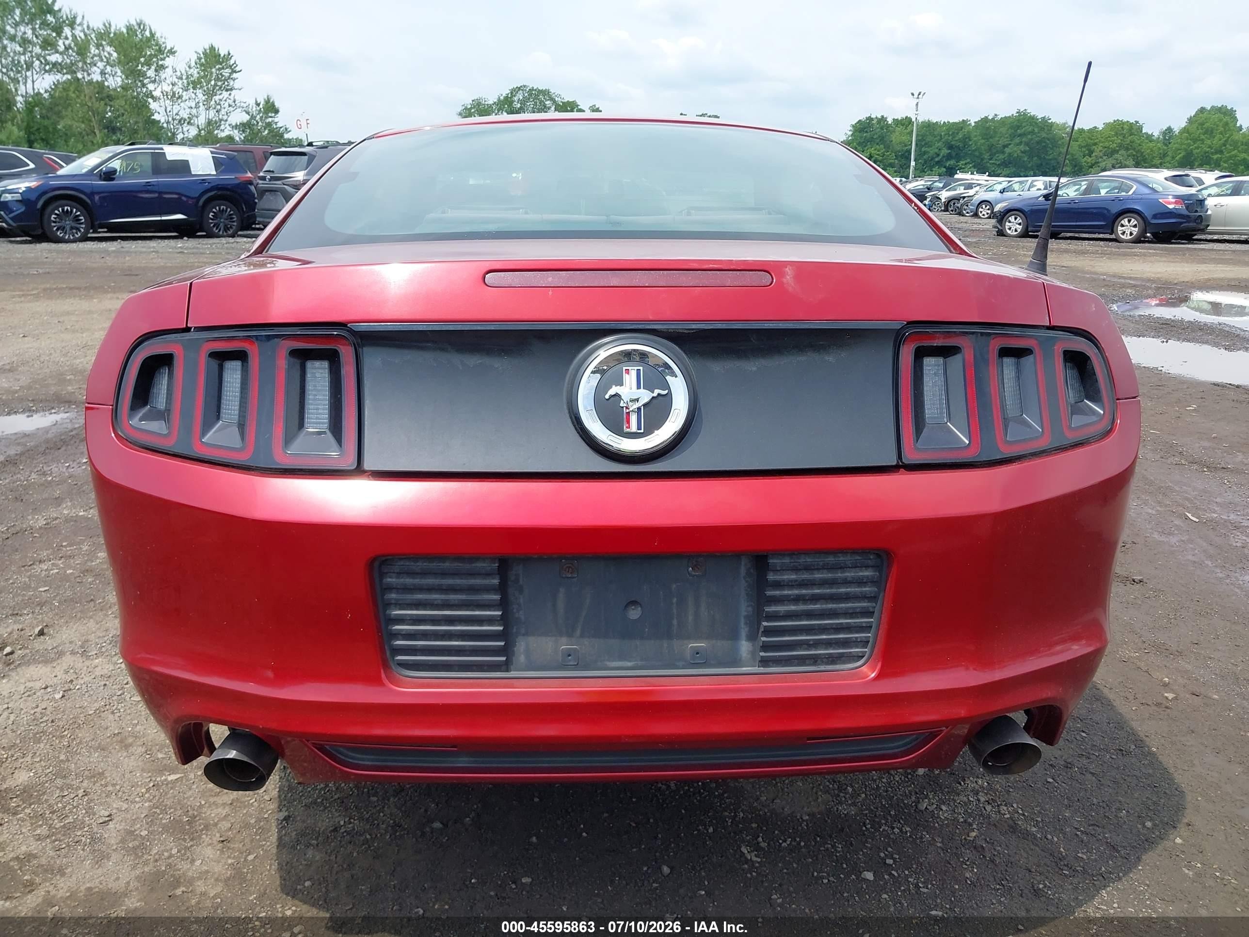 2014 Ford Mustang V6 Red vin: 1ZVBP8AM2E5220879