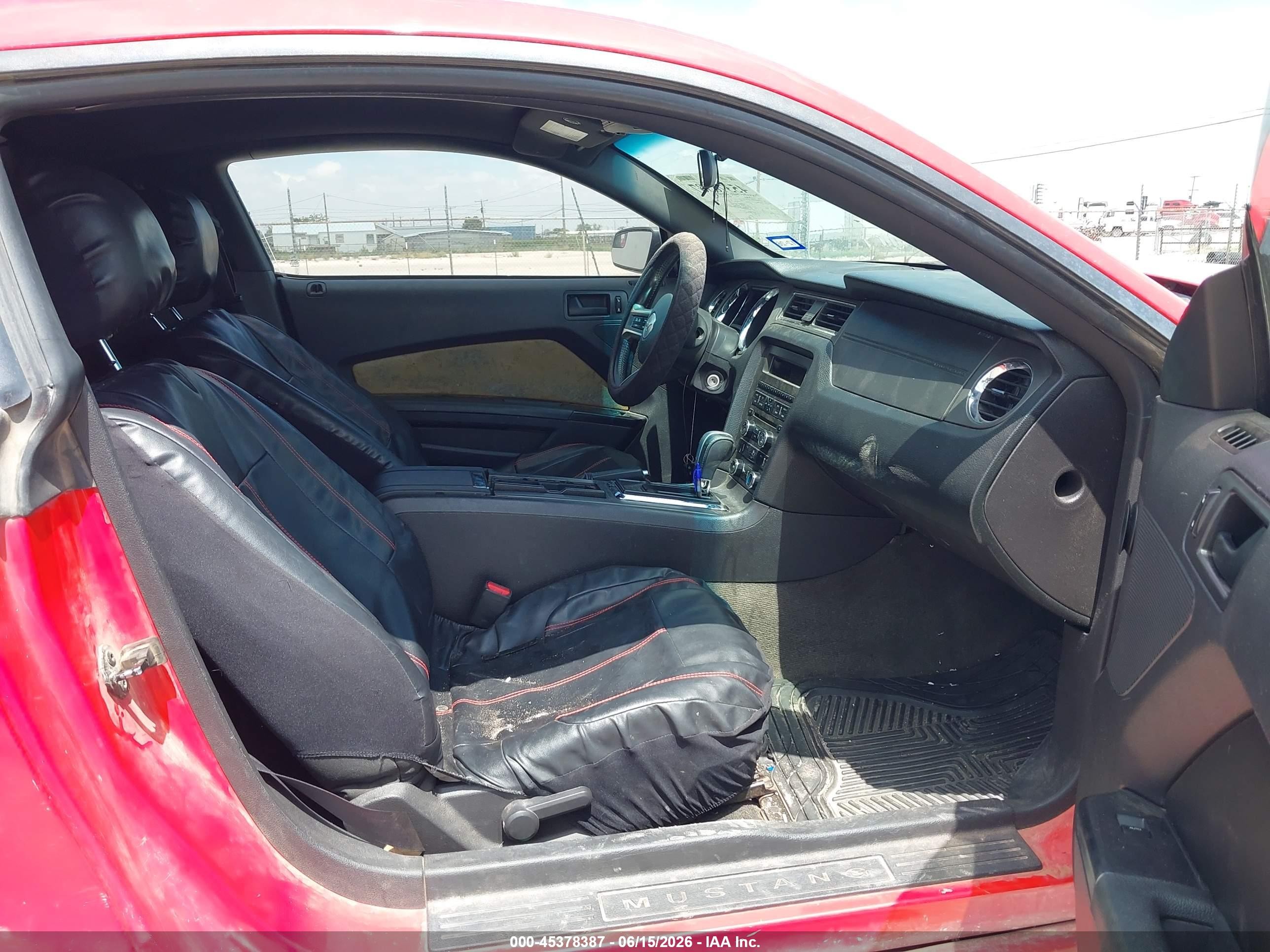 2014 Ford Mustang V6 Красный vin: 1ZVBP8AM2E5237892
