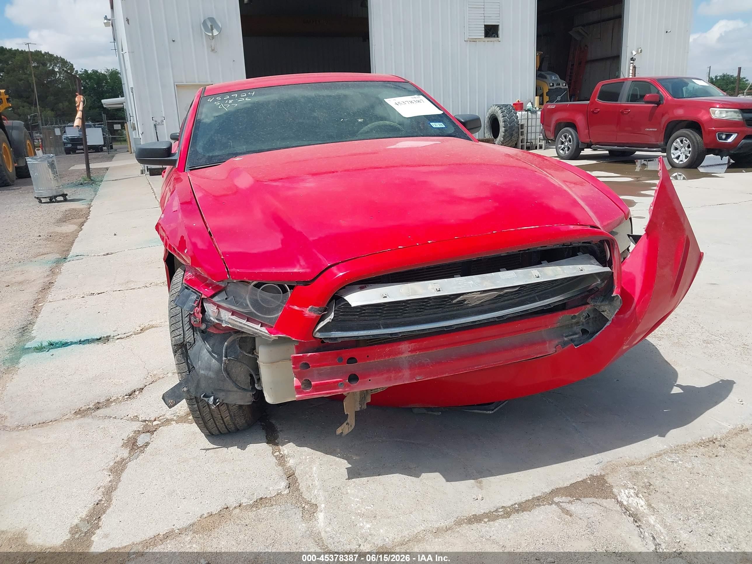 2014 Ford Mustang V6 Красный vin: 1ZVBP8AM2E5237892