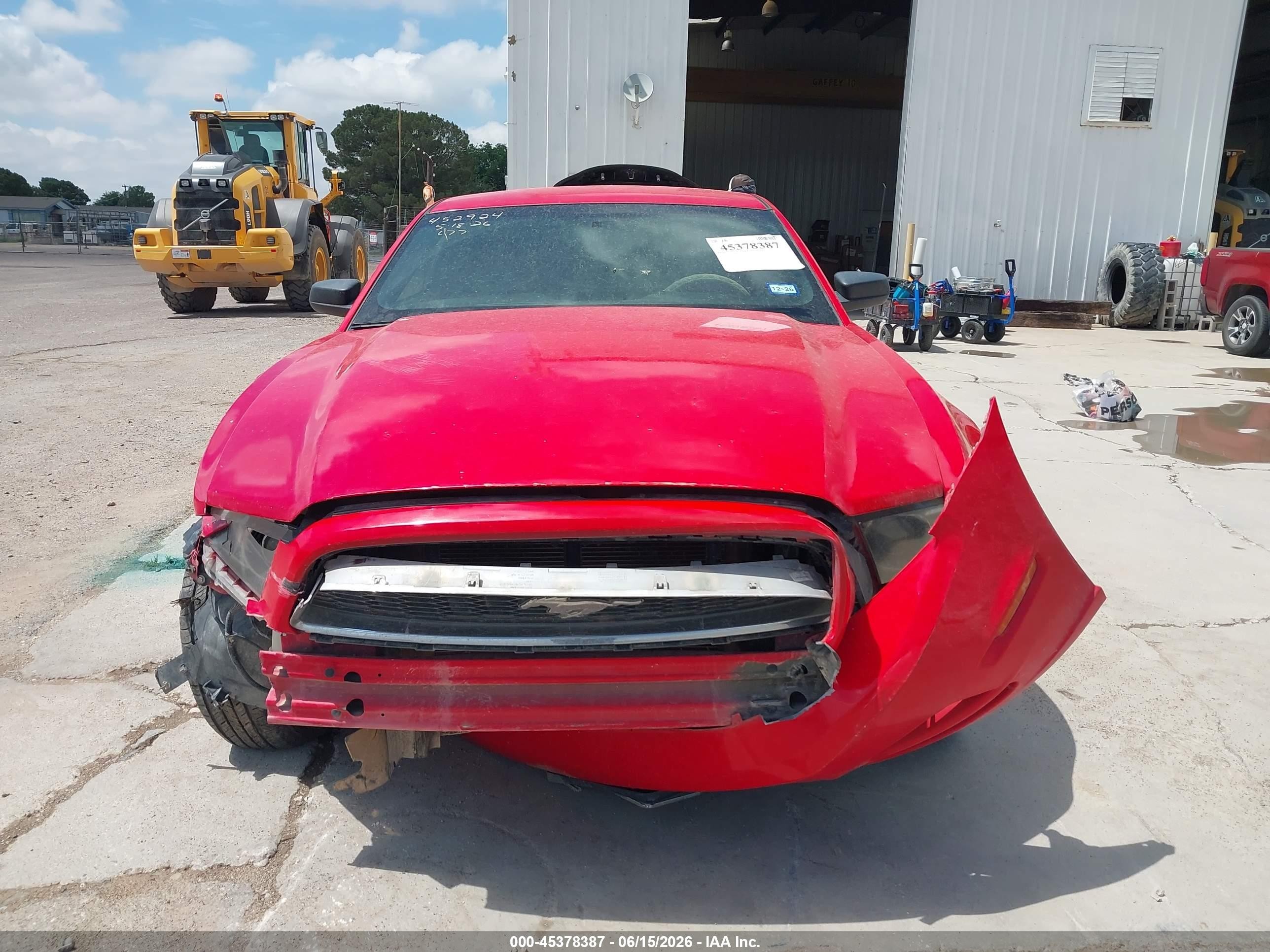 2014 Ford Mustang V6 Красный vin: 1ZVBP8AM2E5237892