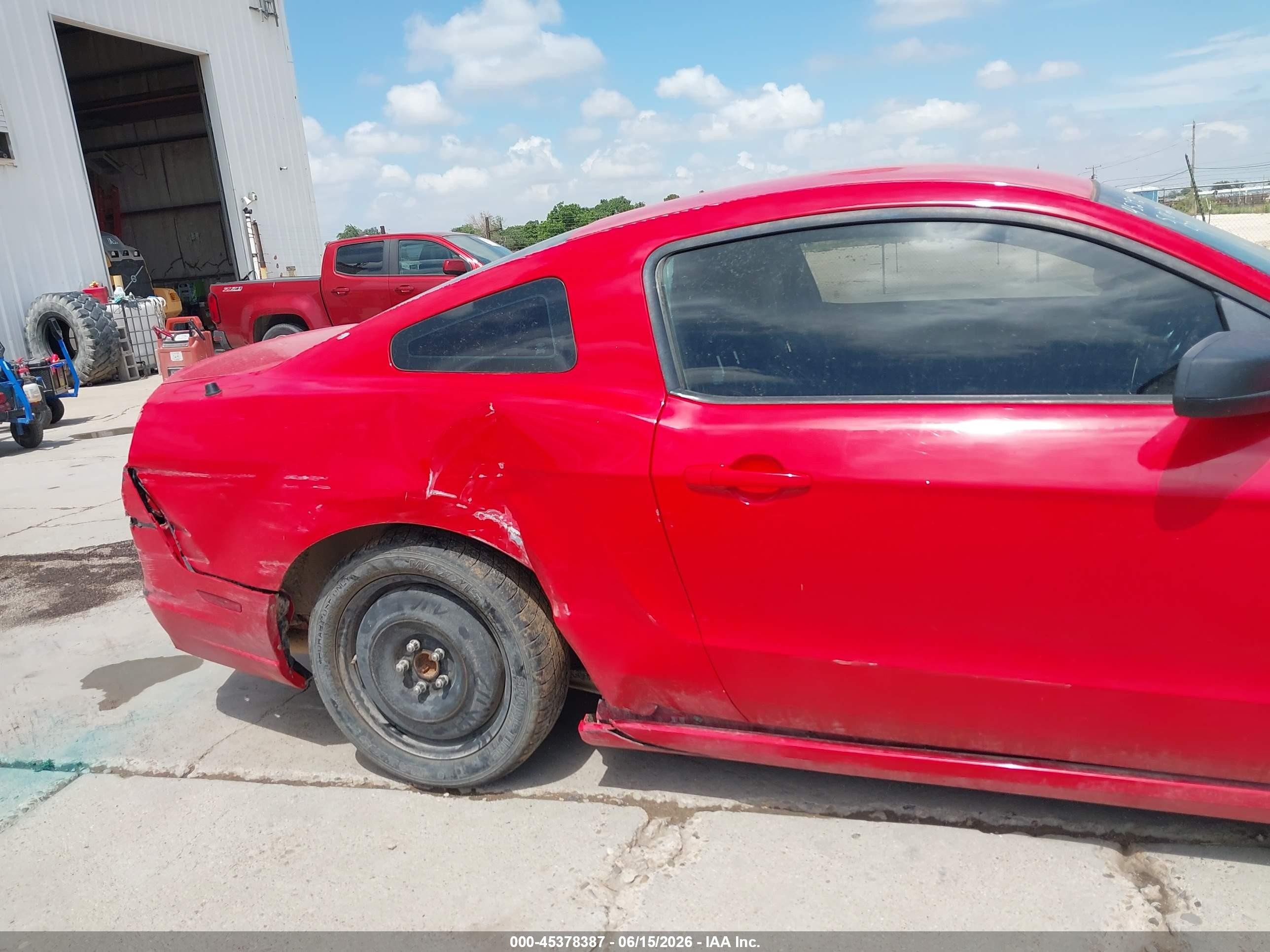 2014 Ford Mustang V6 Красный vin: 1ZVBP8AM2E5237892