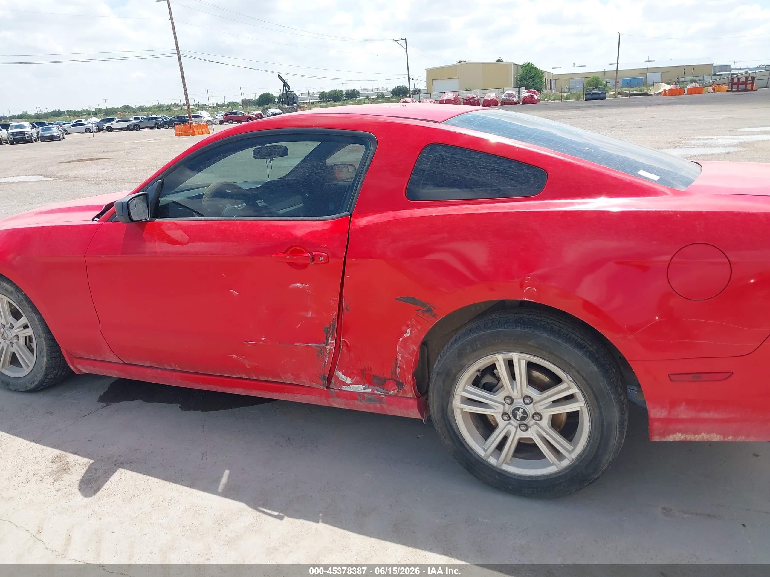 2014 Ford Mustang V6 Красный vin: 1ZVBP8AM2E5237892