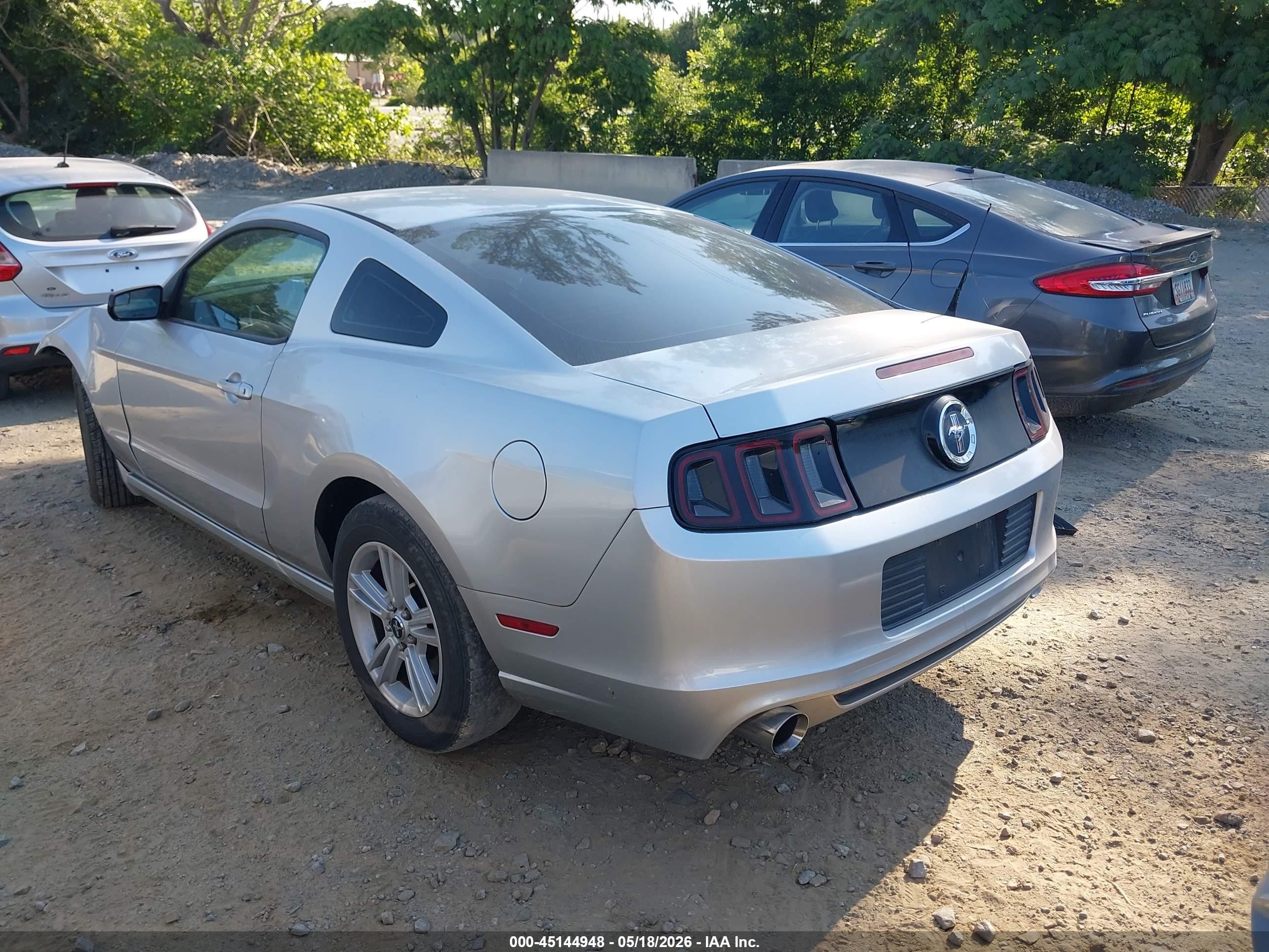 2014 Ford Mustang V6 Silver vin: 1ZVBP8AM2E5280192