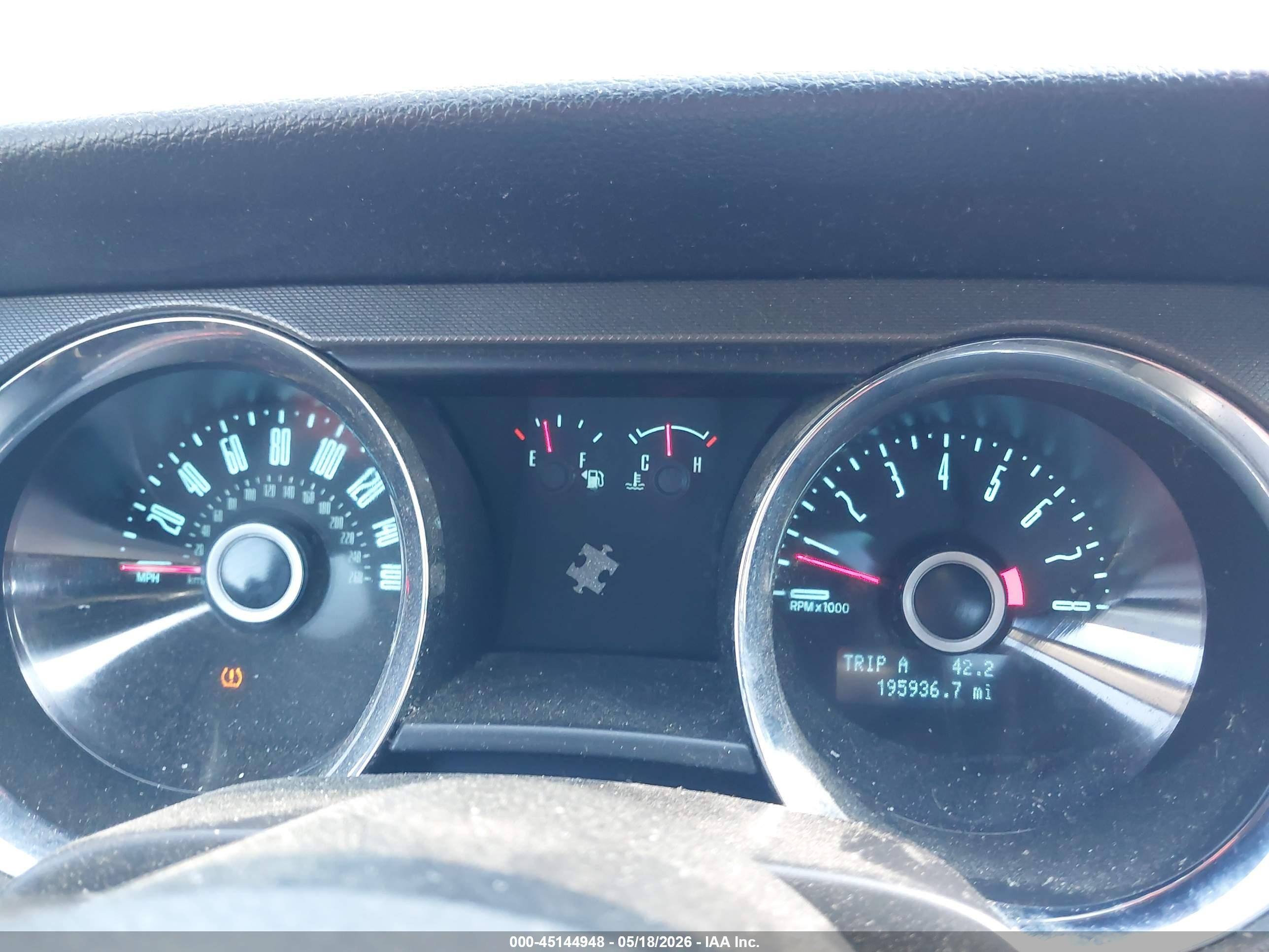 2014 Ford Mustang V6 Silver vin: 1ZVBP8AM2E5280192