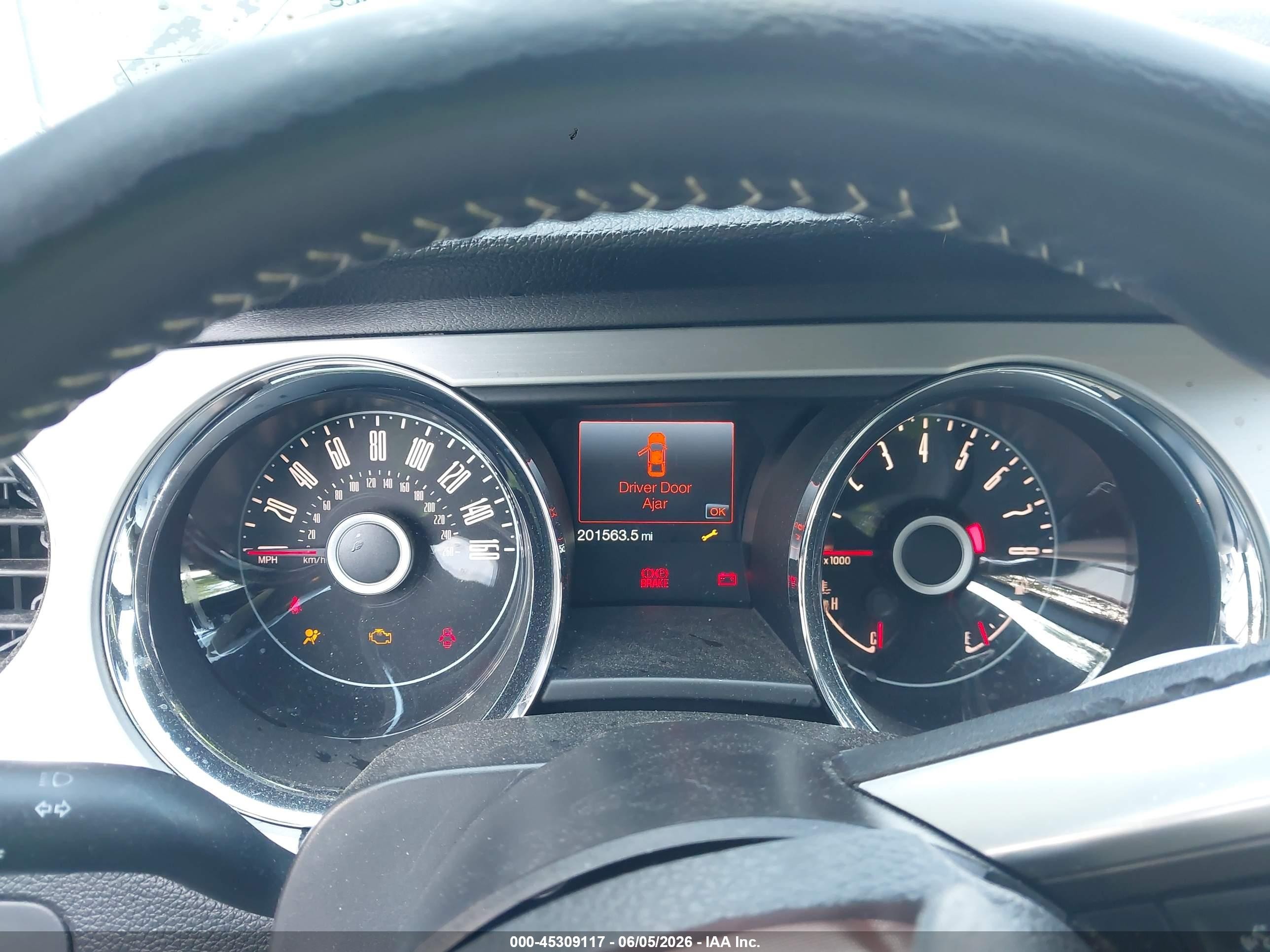 2014 Ford Mustang V6 Premium White vin: 1ZVBP8AM2E5292116