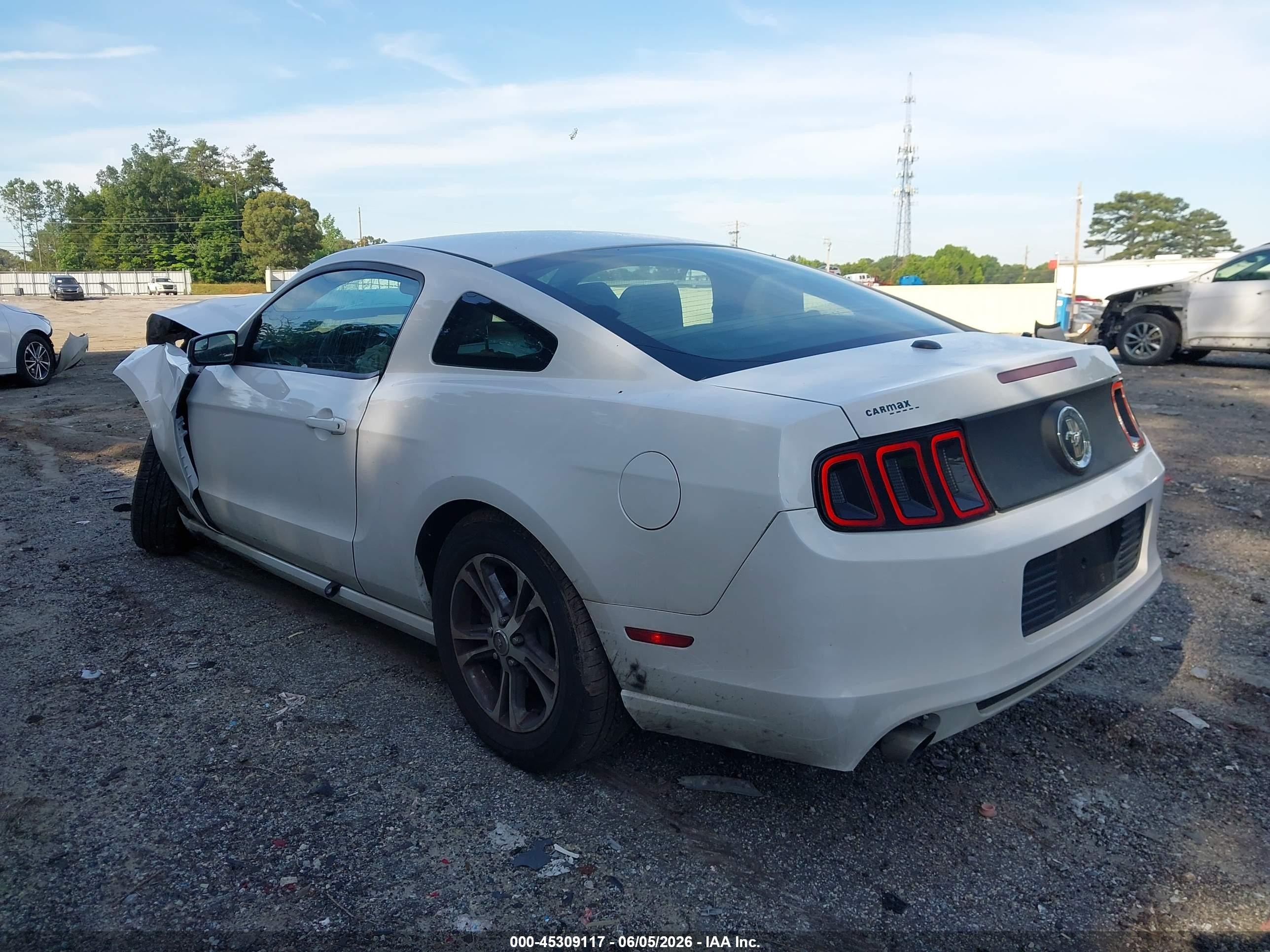 2014 Ford Mustang V6 Premium White vin: 1ZVBP8AM2E5292116