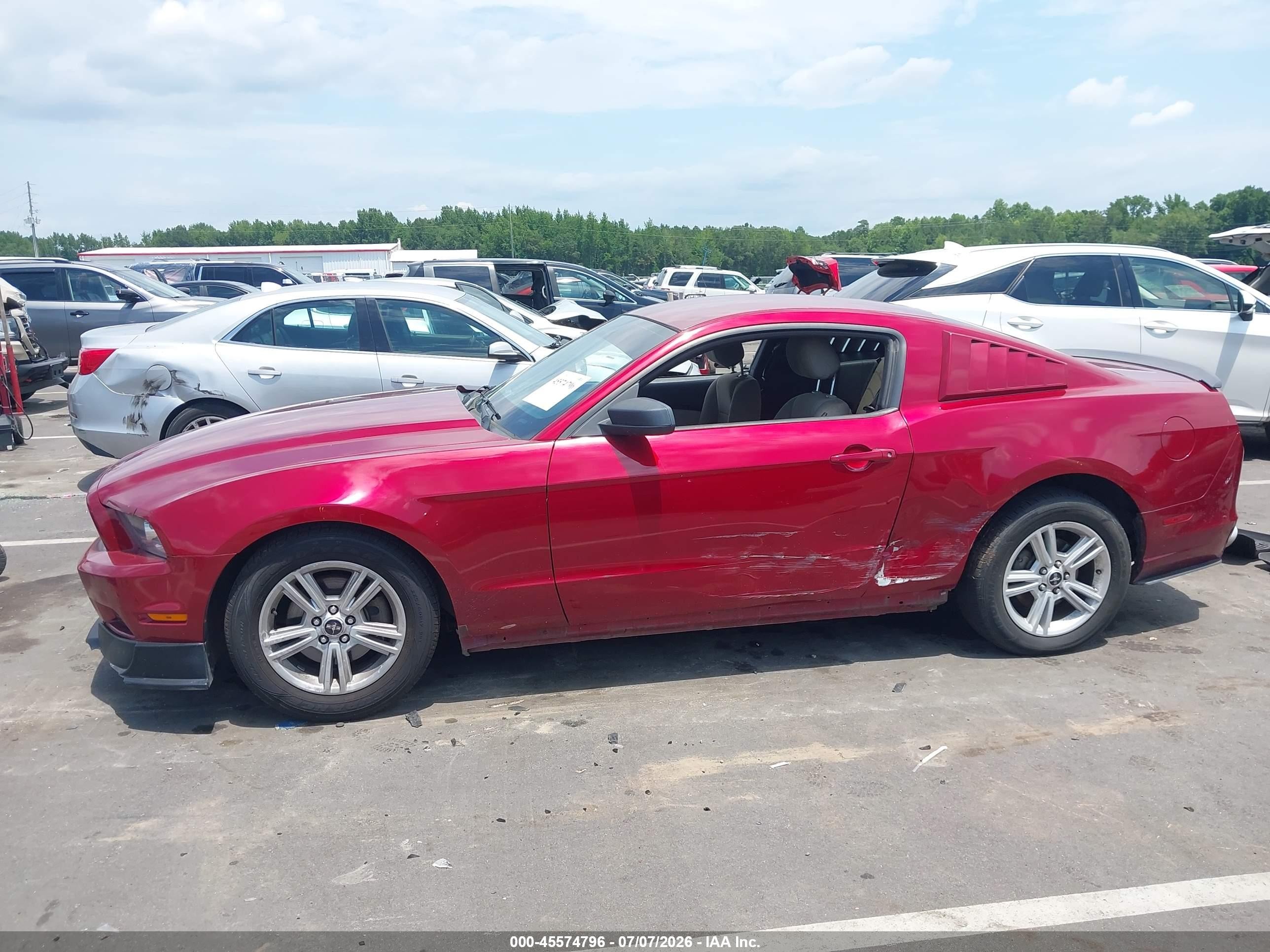 2014 Ford Mustang V6/v6 Premium Maroon vin: 1ZVBP8AM2E5298501