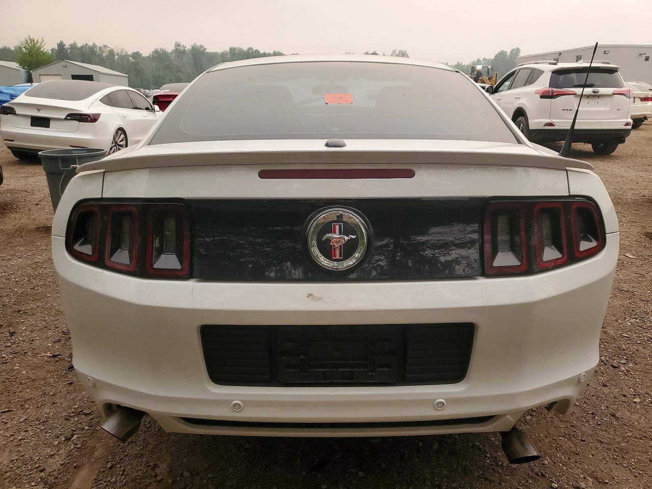 2014 Ford Mustang White vin: 1ZVBP8AM2E5323400